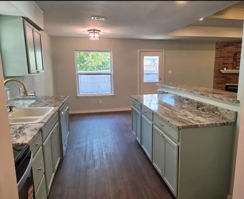 Single Family Residence For Sale in Tarrant County , 421 Allencrest Drive, White Settlement, Texas 76108, 3 Bedroom, 2 Bathroom, 2 Garage spaces, 1,280 Sqft, built in 1985, mls#21407631, Real Estate Agent in White Settlement, Homes For Sale in Tarrant county, Homes For Sale in White Settlement, Realtor in White Settlement Texas, Real Estate Brokerage Independent Realty Texas, Luminita Cordes Realtor