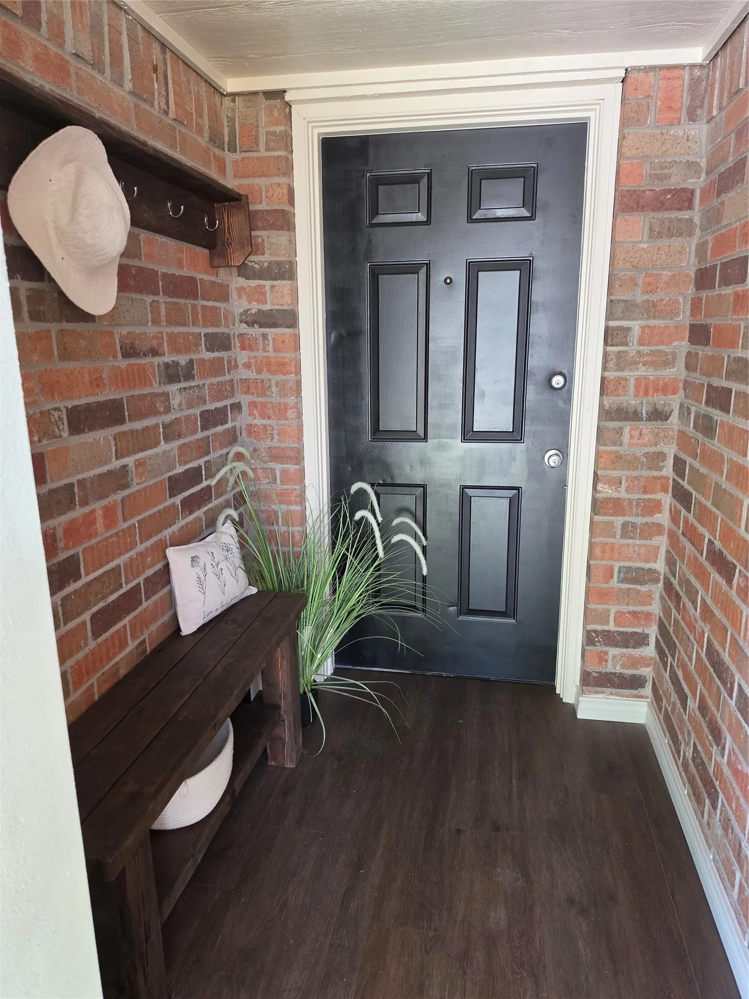 Single Family Residence For Sale in Tarrant County , 421 Allencrest Drive, White Settlement, Texas 76108, 3 Bedroom, 2 Bathroom, 2 Garage spaces, 1,280 Sqft, built in 1985, mls#21407631, Real Estate Agent in White Settlement, Homes For Sale in Tarrant county, Homes For Sale in White Settlement, Realtor in White Settlement Texas, Real Estate Brokerage Independent Realty Texas, Luminita Cordes Realtor
