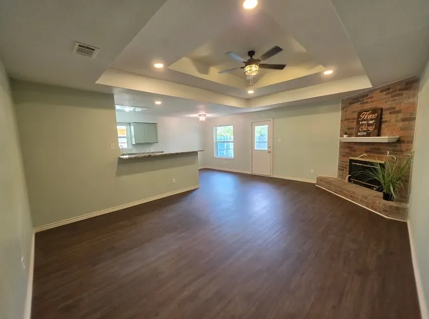 Single Family Residence For Sale in Tarrant County , 421 Allencrest Drive, White Settlement, Texas 76108, 3 Bedroom, 2 Bathroom, 2 Garage spaces, 1,280 Sqft, built in 1985, mls#21407631, Real Estate Agent in White Settlement, Homes For Sale in Tarrant county, Homes For Sale in White Settlement, Realtor in White Settlement Texas, Real Estate Brokerage Independent Realty Texas, Luminita Cordes Realtor