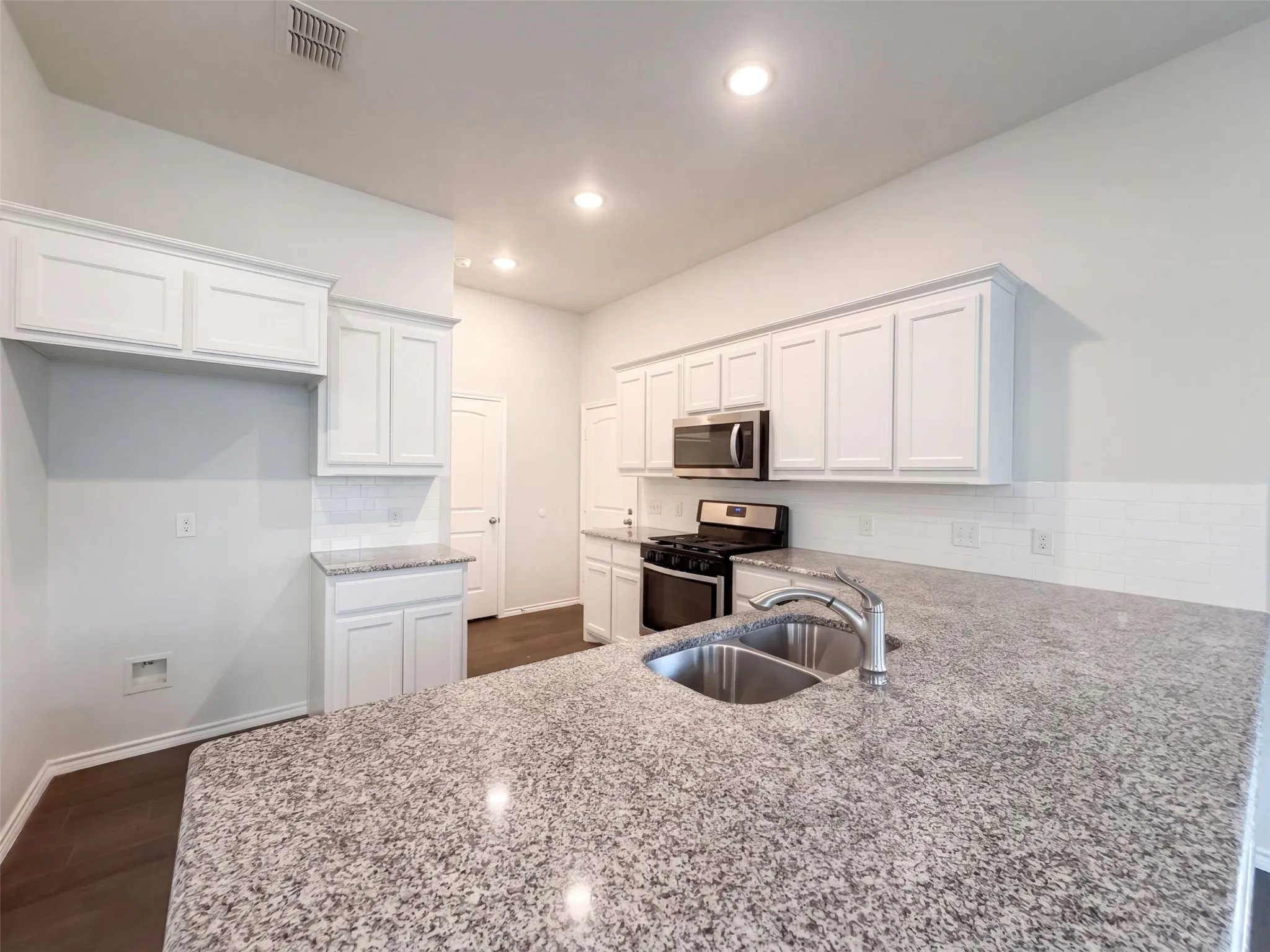 Single Family Residence For Sale in Kaufman County , 2825 Journey Lane, Heartland, Texas 75114, 3 Bedroom, 2 Bathroom, 2 Garage spaces, 1,460 Sqft, built in 2020, mls#21407642, Real Estate Agent in Heartland, Homes For Sale in Kaufman county, Homes For Sale in Heartland, Realtor in Heartland Texas, Real Estate Brokerage Independent Realty Texas, Luminita Cordes Realtor