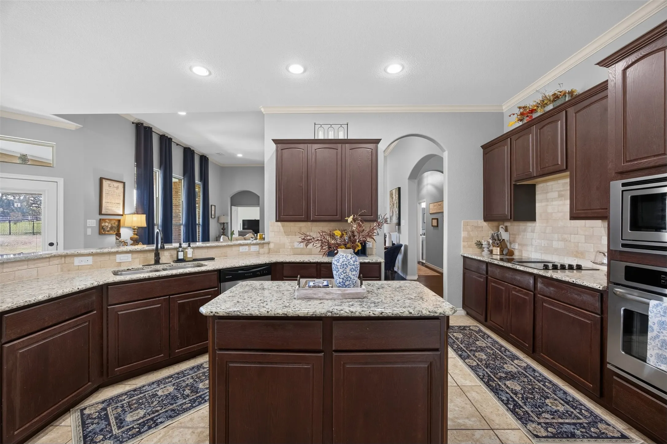 Single Family Residence For Sale in Tarrant County , 225 Diamond Rose Drive, Burleson, Texas 76028, 5 Bedroom, 4 Bathroom, 3 Garage spaces, 3,507 Sqft, built in 2015, mls#21399119, Real Estate Agent in Burleson, Homes For Sale in Tarrant county, Homes For Sale in Burleson, Realtor in Burleson Texas, Real Estate Brokerage Independent Realty Texas, Luminita Cordes Realtor