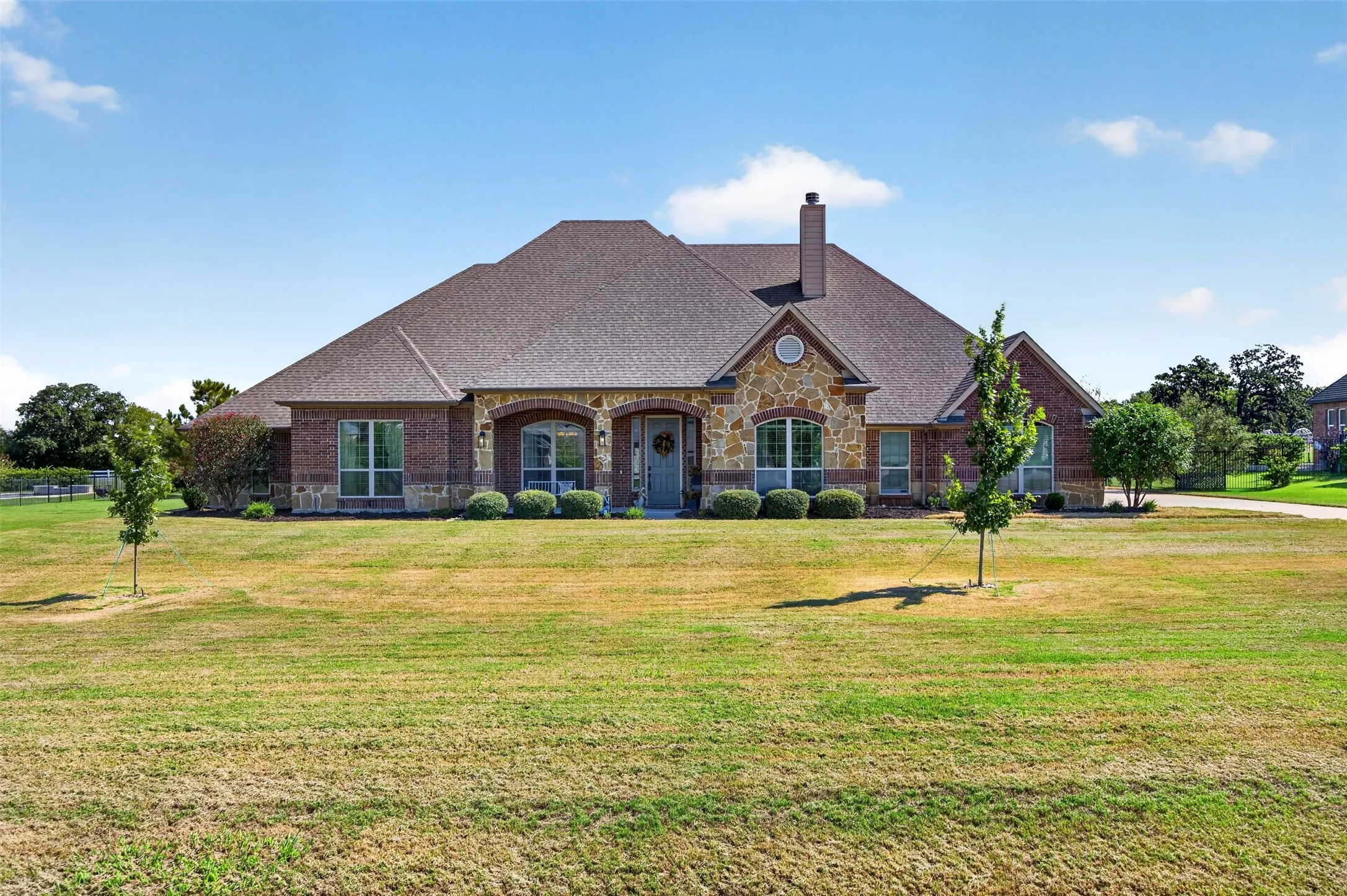 Single Family Residence For Sale in Tarrant County , 225 Diamond Rose Drive, Burleson, Texas 76028, 5 Bedroom, 4 Bathroom, 3 Garage spaces, 3,507 Sqft, built in 2015, mls#21399119, Real Estate Agent in Burleson, Homes For Sale in Tarrant county, Homes For Sale in Burleson, Realtor in Burleson Texas, Real Estate Brokerage Independent Realty Texas, Luminita Cordes Realtor