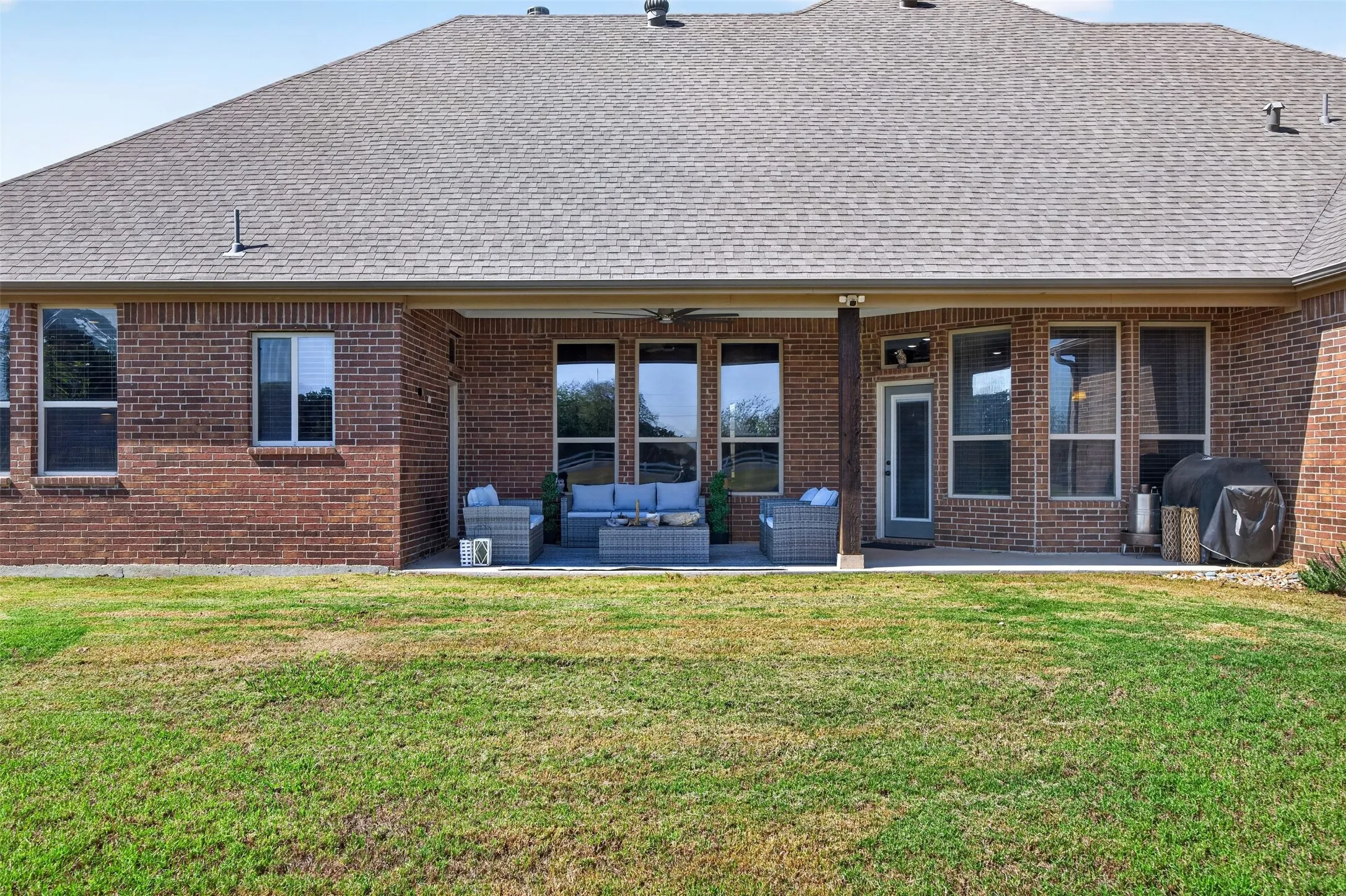 Single Family Residence For Sale in Tarrant County , 225 Diamond Rose Drive, Burleson, Texas 76028, 5 Bedroom, 4 Bathroom, 3 Garage spaces, 3,507 Sqft, built in 2015, mls#21399119, Real Estate Agent in Burleson, Homes For Sale in Tarrant county, Homes For Sale in Burleson, Realtor in Burleson Texas, Real Estate Brokerage Independent Realty Texas, Luminita Cordes Realtor