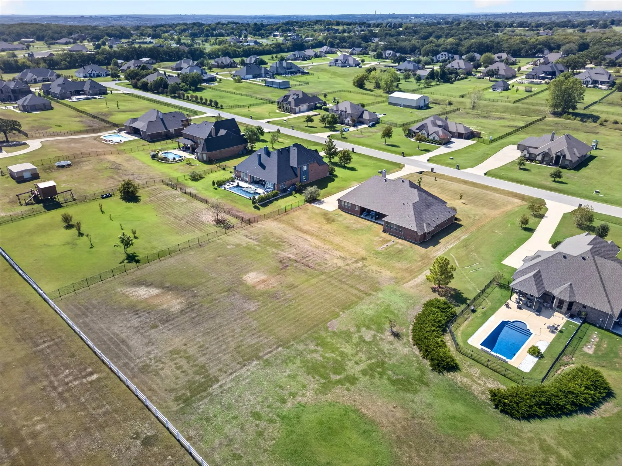 Single Family Residence For Sale in Tarrant County , 225 Diamond Rose Drive, Burleson, Texas 76028, 5 Bedroom, 4 Bathroom, 3 Garage spaces, 3,507 Sqft, built in 2015, mls#21399119, Real Estate Agent in Burleson, Homes For Sale in Tarrant county, Homes For Sale in Burleson, Realtor in Burleson Texas, Real Estate Brokerage Independent Realty Texas, Luminita Cordes Realtor