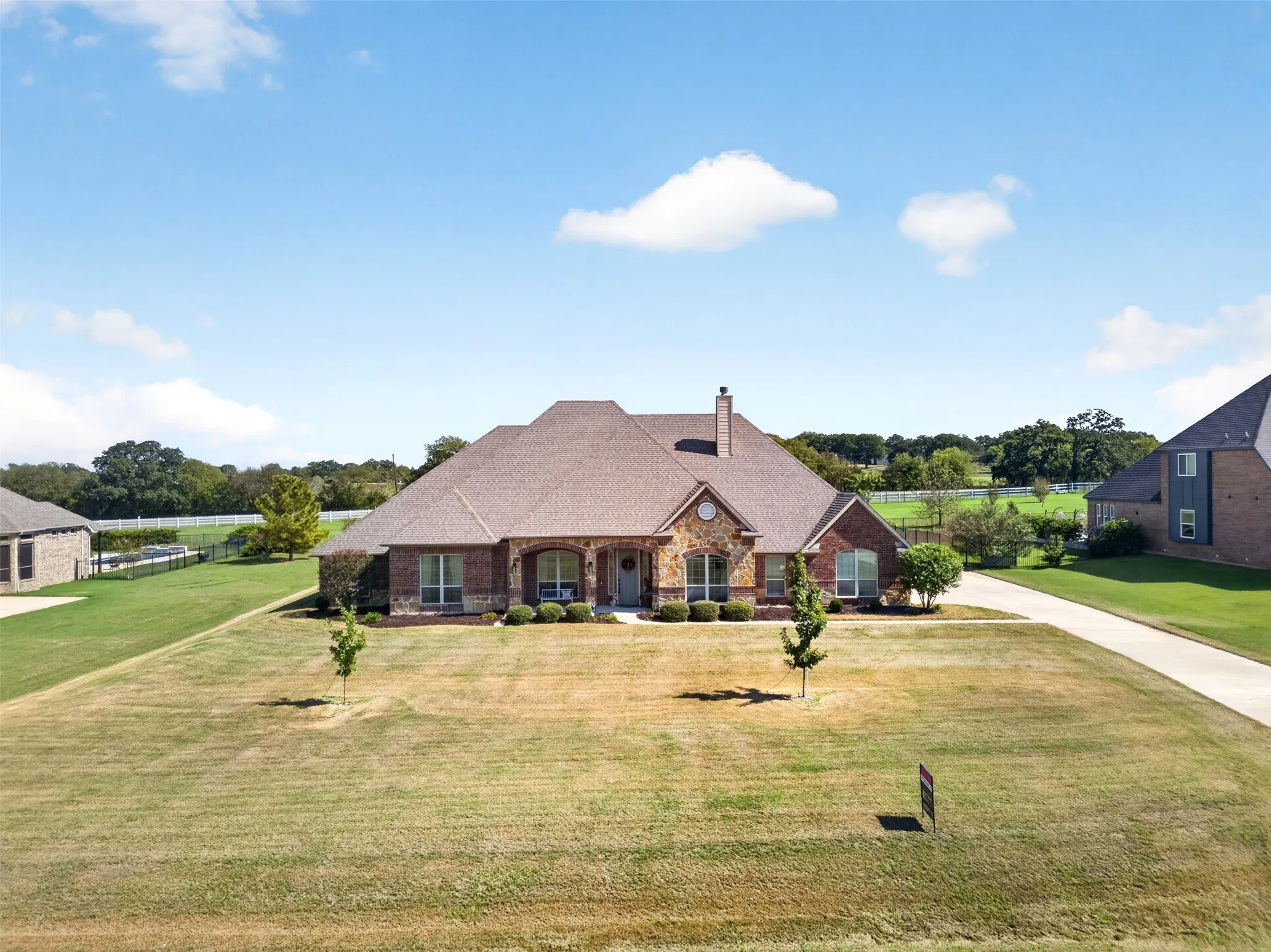 Single Family Residence For Sale in Tarrant County , 225 Diamond Rose Drive, Burleson, Texas 76028, 5 Bedroom, 4 Bathroom, 3 Garage spaces, 3,507 Sqft, built in 2015, mls#21399119, Real Estate Agent in Burleson, Homes For Sale in Tarrant county, Homes For Sale in Burleson, Realtor in Burleson Texas, Real Estate Brokerage Independent Realty Texas, Luminita Cordes Realtor