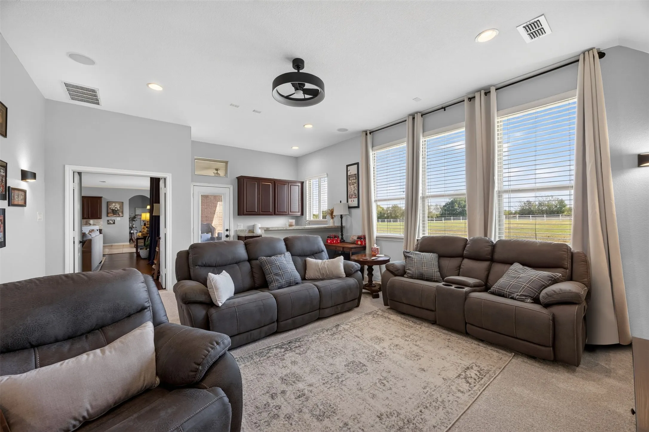 Game room with wet bar