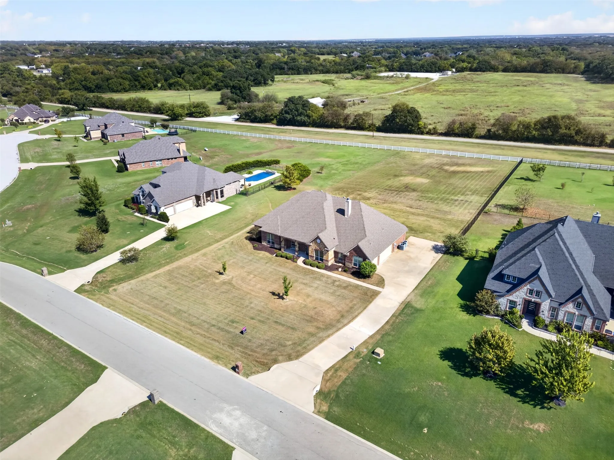 Single Family Residence For Sale in Tarrant County , 225 Diamond Rose Drive, Burleson, Texas 76028, 5 Bedroom, 4 Bathroom, 3 Garage spaces, 3,507 Sqft, built in 2015, mls#21399119, Real Estate Agent in Burleson, Homes For Sale in Tarrant county, Homes For Sale in Burleson, Realtor in Burleson Texas, Real Estate Brokerage Independent Realty Texas, Luminita Cordes Realtor