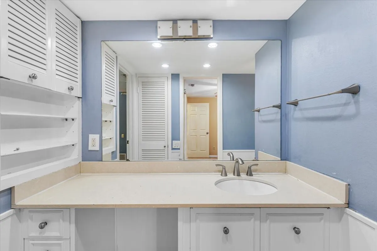 Single Family Residence For Sale in Dallas County , 2801 Vancouver Street, Irving, Texas 75062, 4 Bedroom, 3 Bathroom, 2 Garage spaces, 1,956 Sqft, built in 1966, mls#21407109, Real Estate Agent in Irving, Homes For Sale in Dallas county, Homes For Sale in Irving, Realtor in Irving Texas, Real Estate Brokerage Independent Realty Texas, Luminita Cordes Realtor