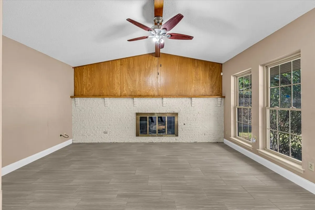 Single Family Residence For Sale in Dallas County , 2801 Vancouver Street, Irving, Texas 75062, 4 Bedroom, 3 Bathroom, 2 Garage spaces, 1,956 Sqft, built in 1966, mls#21407109, Real Estate Agent in Irving, Homes For Sale in Dallas county, Homes For Sale in Irving, Realtor in Irving Texas, Real Estate Brokerage Independent Realty Texas, Luminita Cordes Realtor