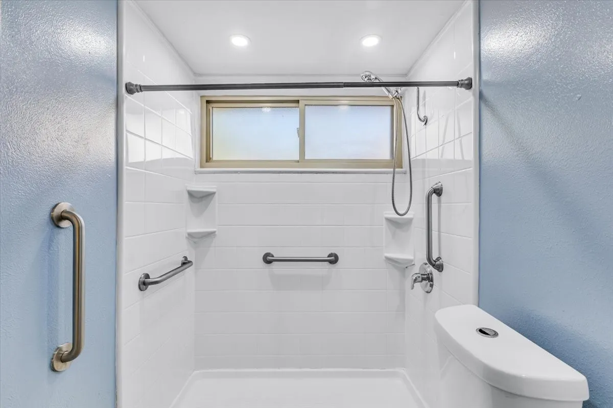 Single Family Residence For Sale in Dallas County , 2801 Vancouver Street, Irving, Texas 75062, 4 Bedroom, 3 Bathroom, 2 Garage spaces, 1,956 Sqft, built in 1966, mls#21407109, Real Estate Agent in Irving, Homes For Sale in Dallas county, Homes For Sale in Irving, Realtor in Irving Texas, Real Estate Brokerage Independent Realty Texas, Luminita Cordes Realtor
