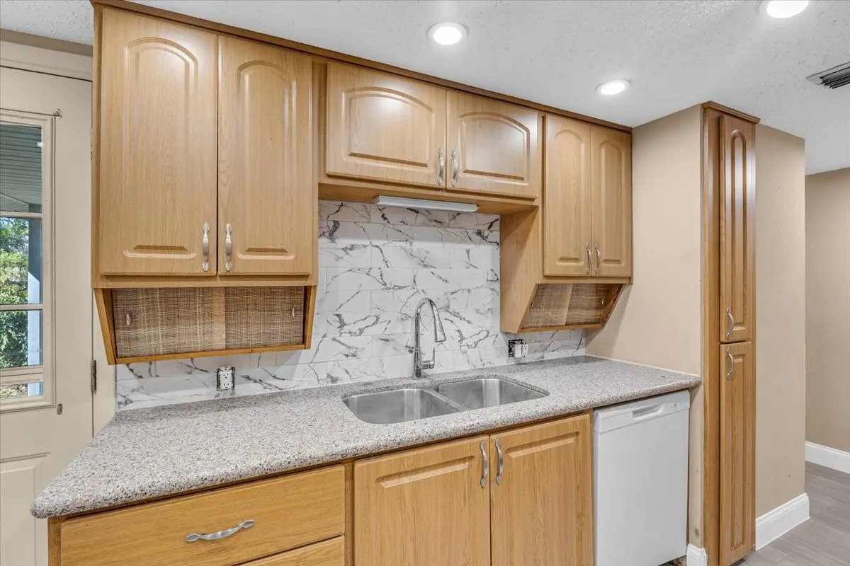 Single Family Residence For Sale in Dallas County , 2801 Vancouver Street, Irving, Texas 75062, 4 Bedroom, 3 Bathroom, 2 Garage spaces, 1,956 Sqft, built in 1966, mls#21407109, Real Estate Agent in Irving, Homes For Sale in Dallas county, Homes For Sale in Irving, Realtor in Irving Texas, Real Estate Brokerage Independent Realty Texas, Luminita Cordes Realtor