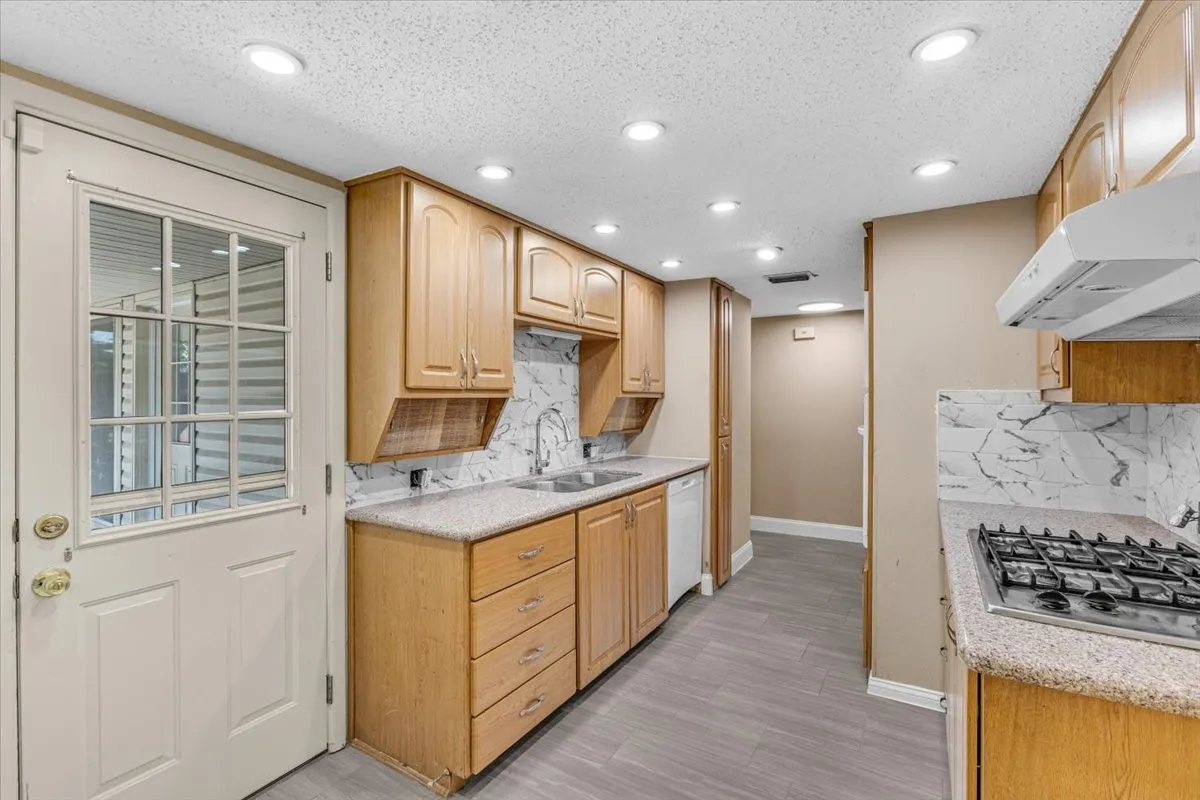 Single Family Residence For Sale in Dallas County , 2801 Vancouver Street, Irving, Texas 75062, 4 Bedroom, 3 Bathroom, 2 Garage spaces, 1,956 Sqft, built in 1966, mls#21407109, Real Estate Agent in Irving, Homes For Sale in Dallas county, Homes For Sale in Irving, Realtor in Irving Texas, Real Estate Brokerage Independent Realty Texas, Luminita Cordes Realtor