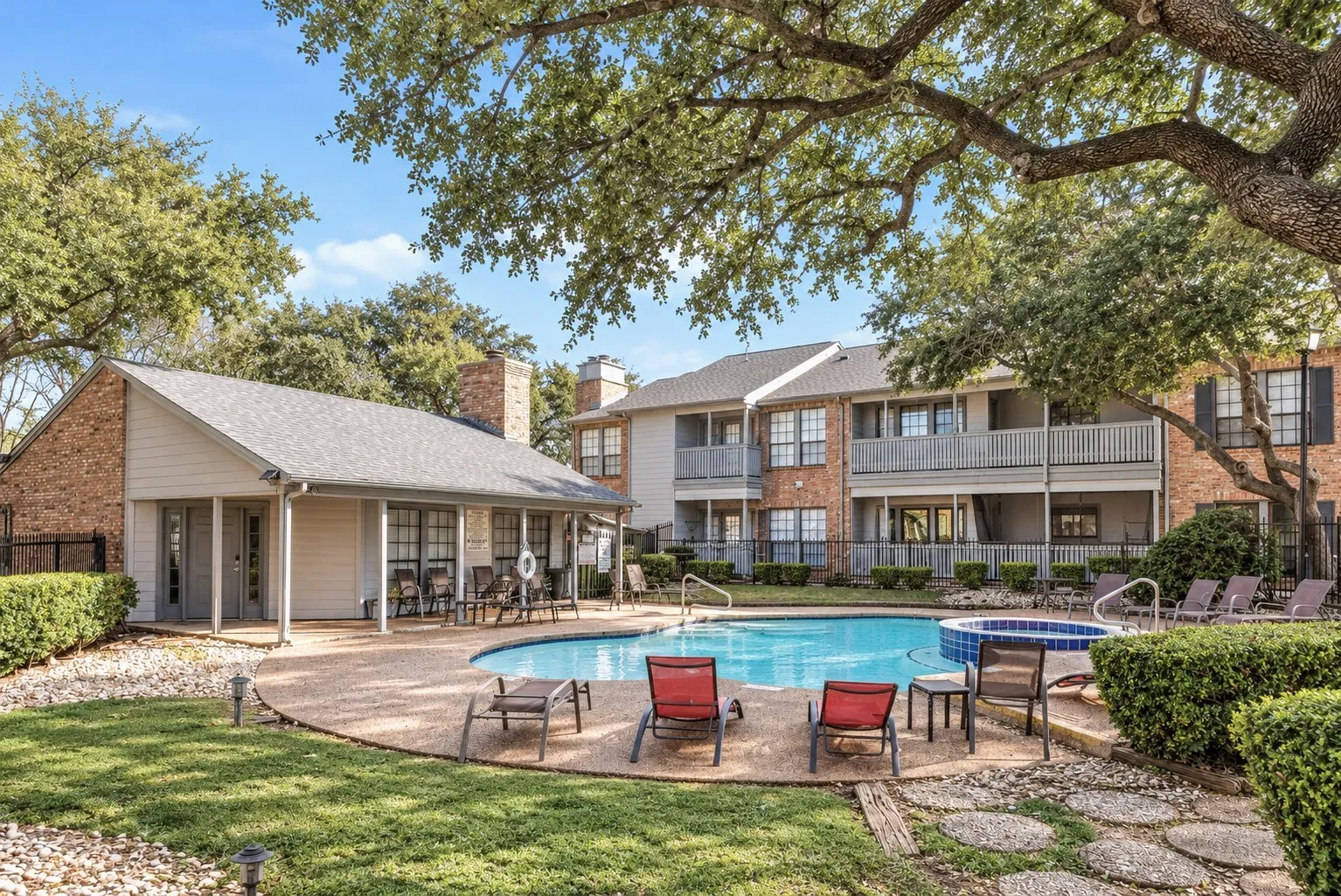 Condominium For Sale in Collin County , 3101 Townbluff Drive 1013, Plano, Texas 75075, 3 Bedroom, 2 Bathroom, 1 Garage spaces, 1,153 Sqft, built in 1982, mls#21406340, Real Estate Agent in Plano, Homes For Sale in Collin county, Homes For Sale in Plano, Realtor in Plano Texas, Real Estate Brokerage Independent Realty Texas, Luminita Cordes Realtor