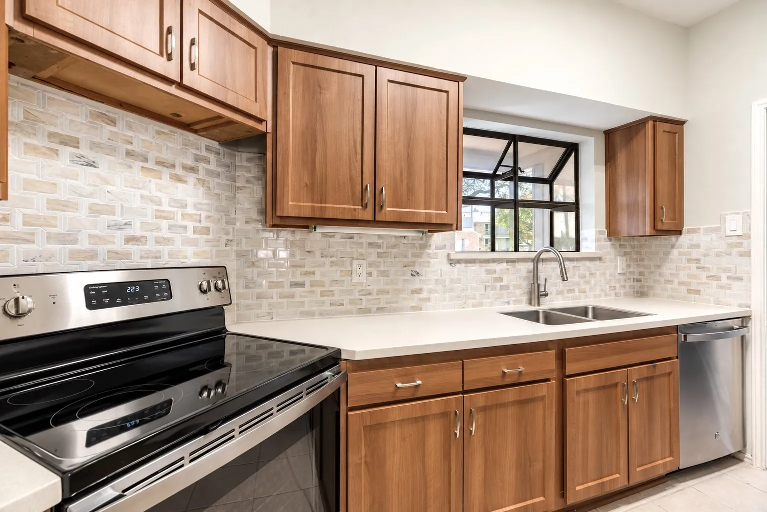 Condominium For Sale in Collin County , 3101 Townbluff Drive 1013, Plano, Texas 75075, 3 Bedroom, 2 Bathroom, 1 Garage spaces, 1,153 Sqft, built in 1982, mls#21406340, Real Estate Agent in Plano, Homes For Sale in Collin county, Homes For Sale in Plano, Realtor in Plano Texas, Real Estate Brokerage Independent Realty Texas, Luminita Cordes Realtor