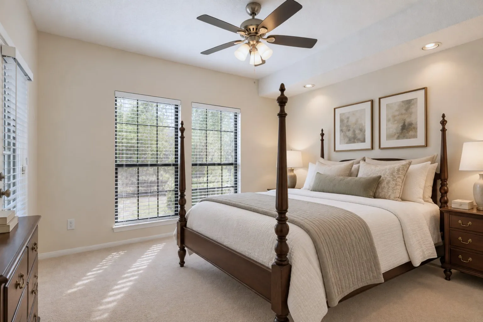 En suite bath, walk in closet. Virtual staging