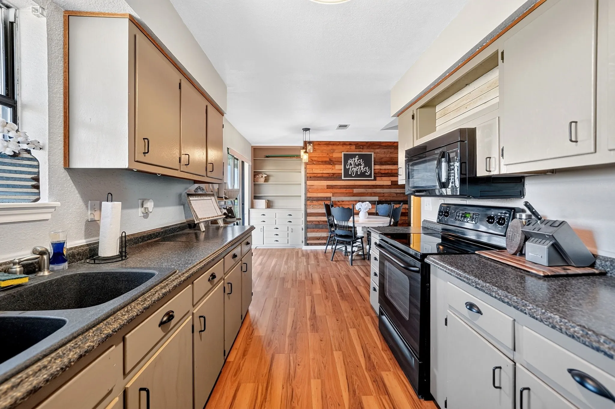Single Family Residence For Sale in Hunt County , 5274 Private Road 1170, Farmersville, Texas 75442, 3 Bedroom, 2 Bathroom, Garage spaces, 1,685 Sqft, built in 1982, mls#21405037, Real Estate Agent in Farmersville, Homes For Sale in Hunt county, Homes For Sale in Farmersville, Realtor in Farmersville Texas, Real Estate Brokerage Independent Realty Texas, Luminita Cordes Realtor