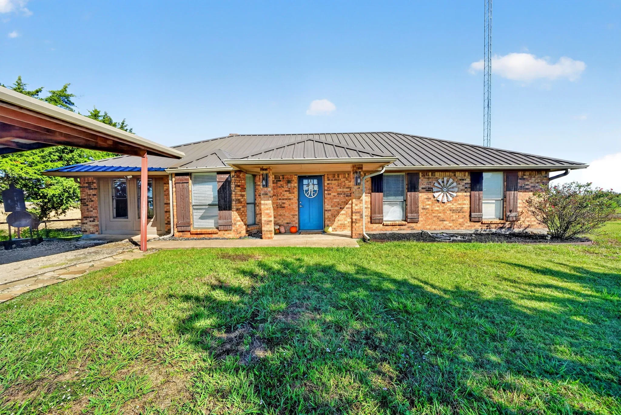 Single Family Residence For Sale in Hunt County , 5274 Private Road 1170, Farmersville, Texas 75442, 3 Bedroom, 2 Bathroom, Garage spaces, 1,685 Sqft, built in 1982, mls#21405037, Real Estate Agent in Farmersville, Homes For Sale in Hunt county, Homes For Sale in Farmersville, Realtor in Farmersville Texas, Real Estate Brokerage Independent Realty Texas, Luminita Cordes Realtor