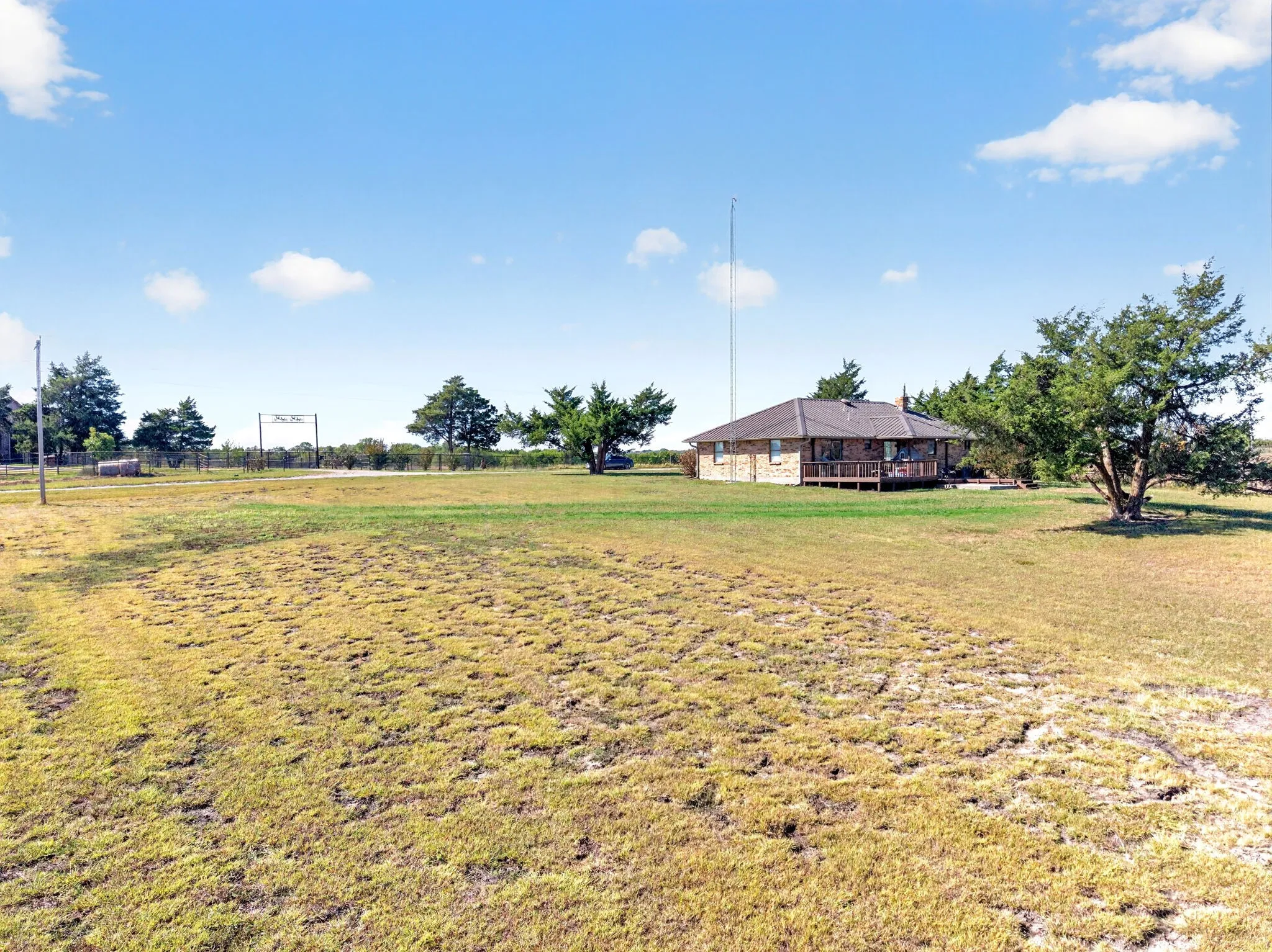 Single Family Residence For Sale in Hunt County , 5274 Private Road 1170, Farmersville, Texas 75442, 3 Bedroom, 2 Bathroom, Garage spaces, 1,685 Sqft, built in 1982, mls#21405037, Real Estate Agent in Farmersville, Homes For Sale in Hunt county, Homes For Sale in Farmersville, Realtor in Farmersville Texas, Real Estate Brokerage Independent Realty Texas, Luminita Cordes Realtor