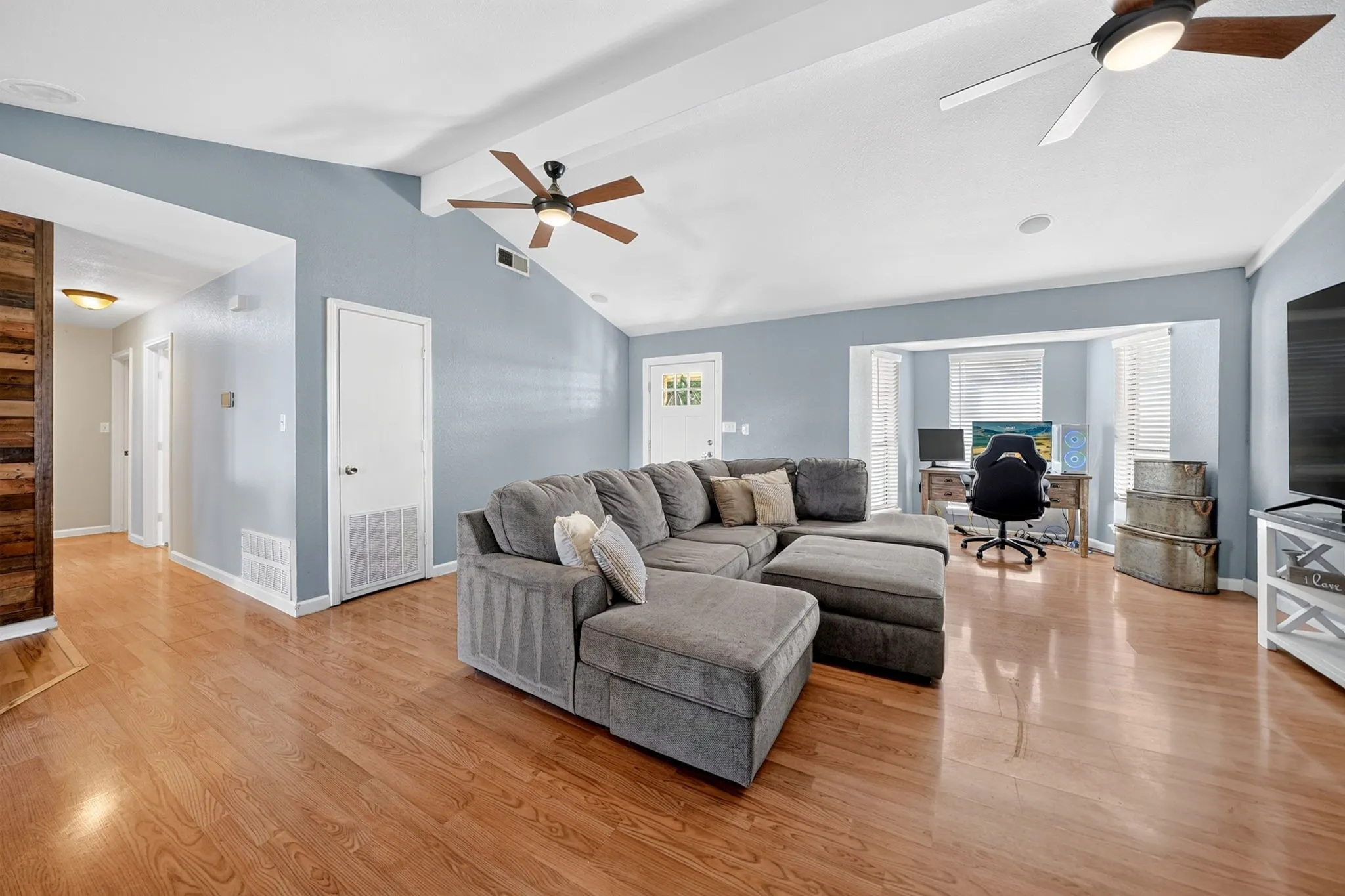 Single Family Residence For Sale in Hunt County , 5274 Private Road 1170, Farmersville, Texas 75442, 3 Bedroom, 2 Bathroom, Garage spaces, 1,685 Sqft, built in 1982, mls#21405037, Real Estate Agent in Farmersville, Homes For Sale in Hunt county, Homes For Sale in Farmersville, Realtor in Farmersville Texas, Real Estate Brokerage Independent Realty Texas, Luminita Cordes Realtor