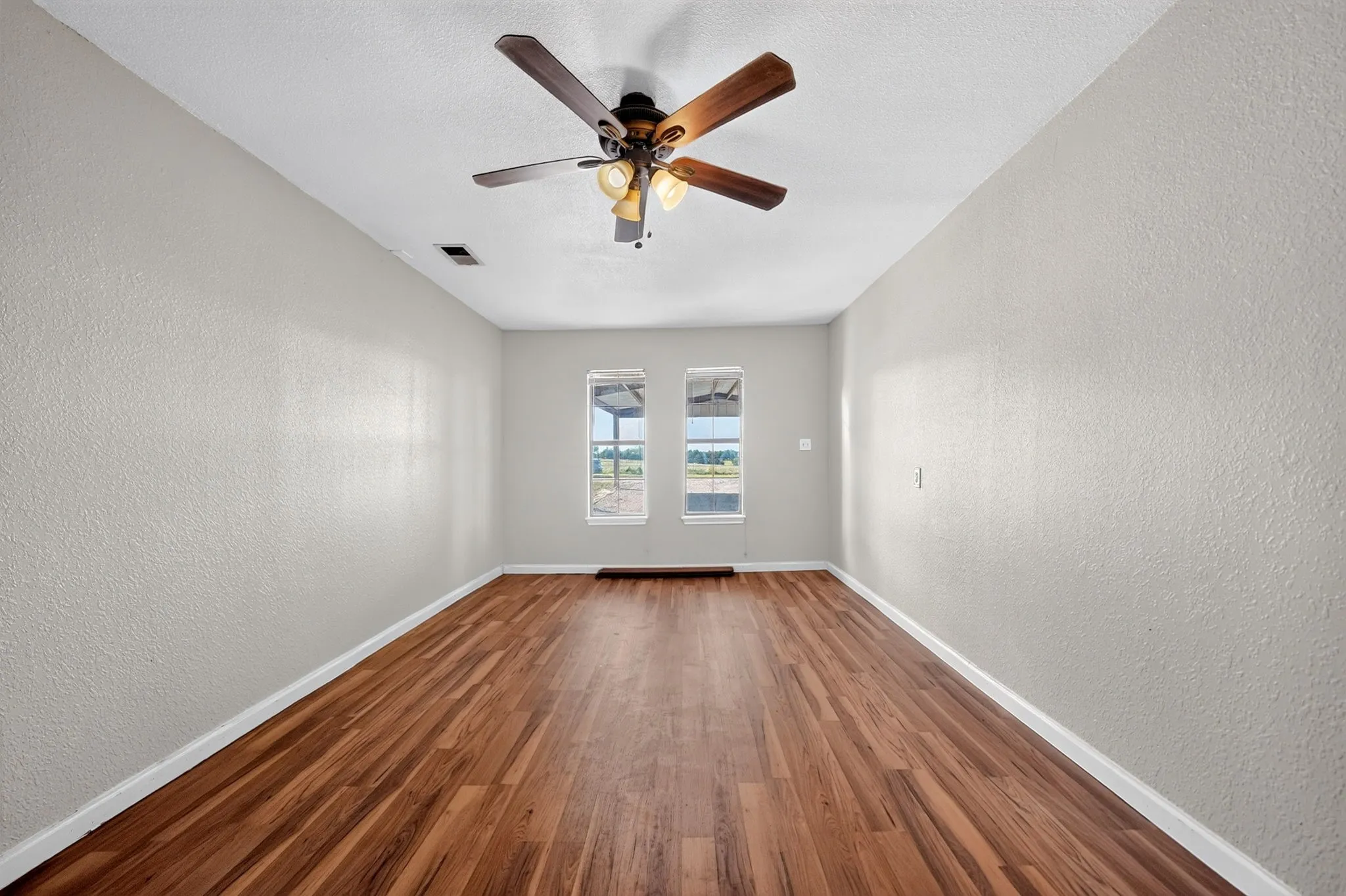 Single Family Residence For Sale in Hunt County , 5274 Private Road 1170, Farmersville, Texas 75442, 3 Bedroom, 2 Bathroom, Garage spaces, 1,685 Sqft, built in 1982, mls#21405037, Real Estate Agent in Farmersville, Homes For Sale in Hunt county, Homes For Sale in Farmersville, Realtor in Farmersville Texas, Real Estate Brokerage Independent Realty Texas, Luminita Cordes Realtor