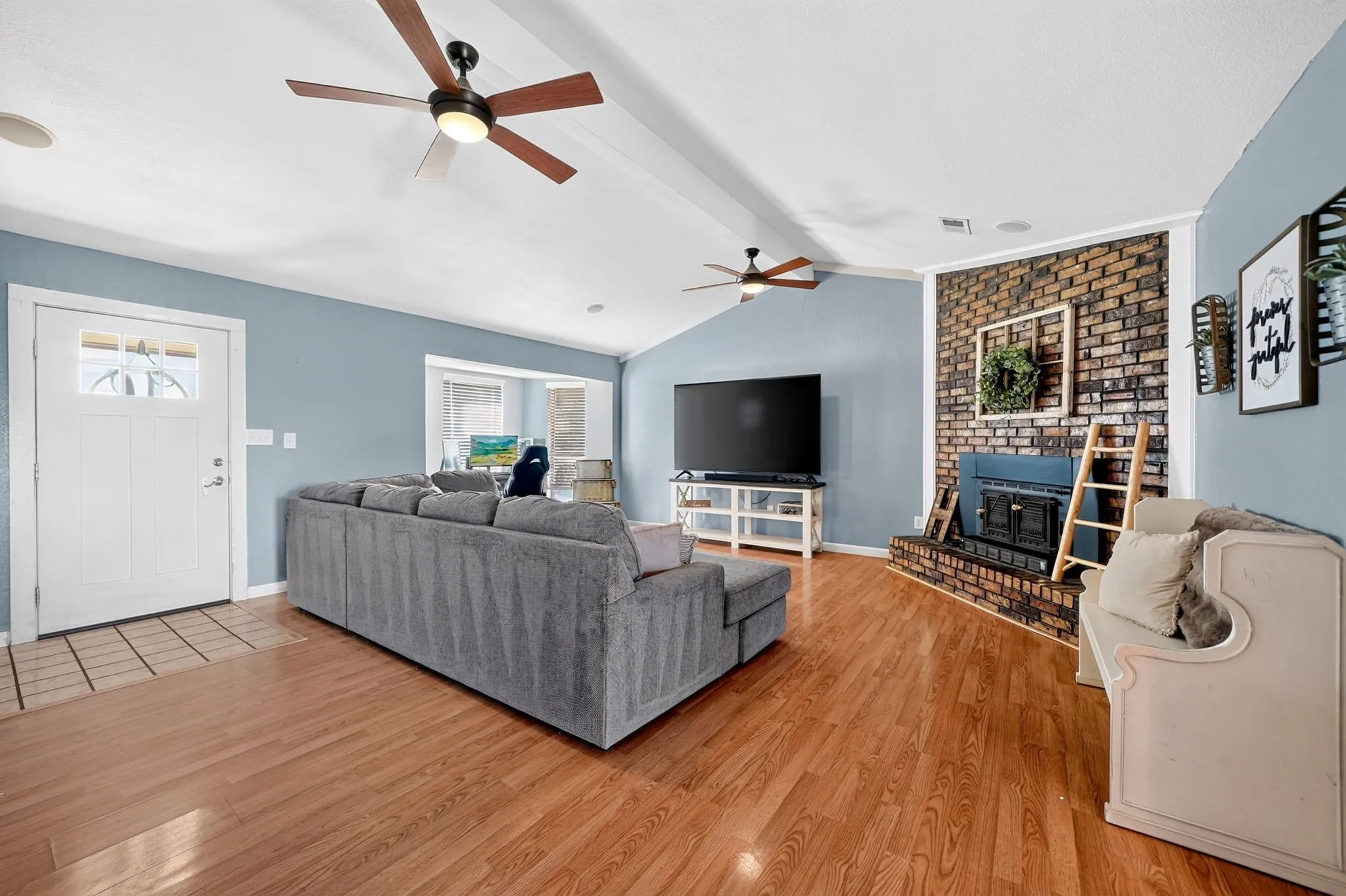 Single Family Residence For Sale in Hunt County , 5274 Private Road 1170, Farmersville, Texas 75442, 3 Bedroom, 2 Bathroom, Garage spaces, 1,685 Sqft, built in 1982, mls#21405037, Real Estate Agent in Farmersville, Homes For Sale in Hunt county, Homes For Sale in Farmersville, Realtor in Farmersville Texas, Real Estate Brokerage Independent Realty Texas, Luminita Cordes Realtor