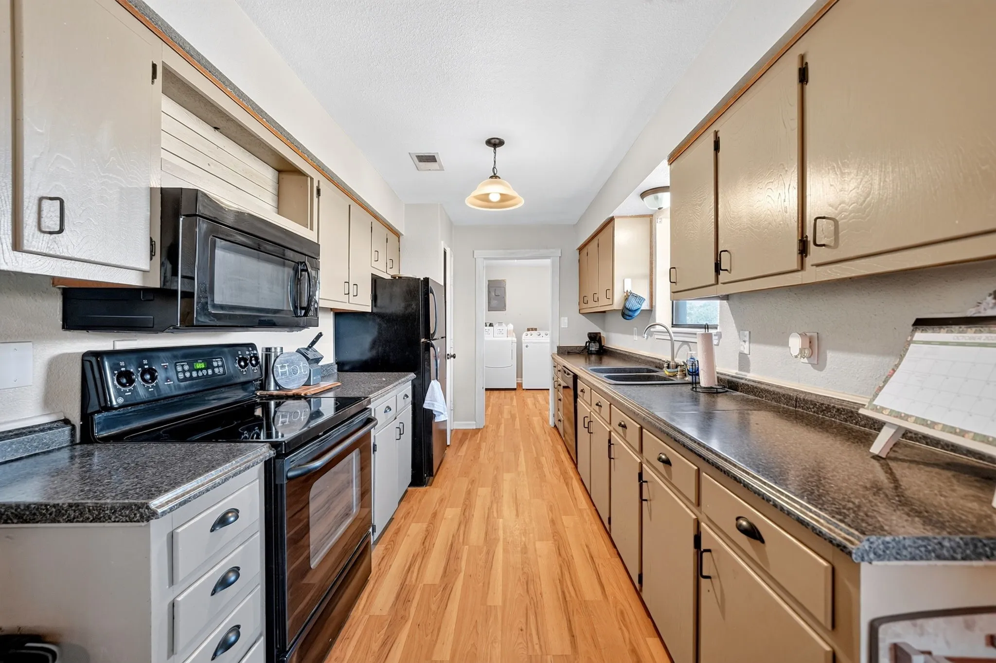 Single Family Residence For Sale in Hunt County , 5274 Private Road 1170, Farmersville, Texas 75442, 3 Bedroom, 2 Bathroom, Garage spaces, 1,685 Sqft, built in 1982, mls#21405037, Real Estate Agent in Farmersville, Homes For Sale in Hunt county, Homes For Sale in Farmersville, Realtor in Farmersville Texas, Real Estate Brokerage Independent Realty Texas, Luminita Cordes Realtor