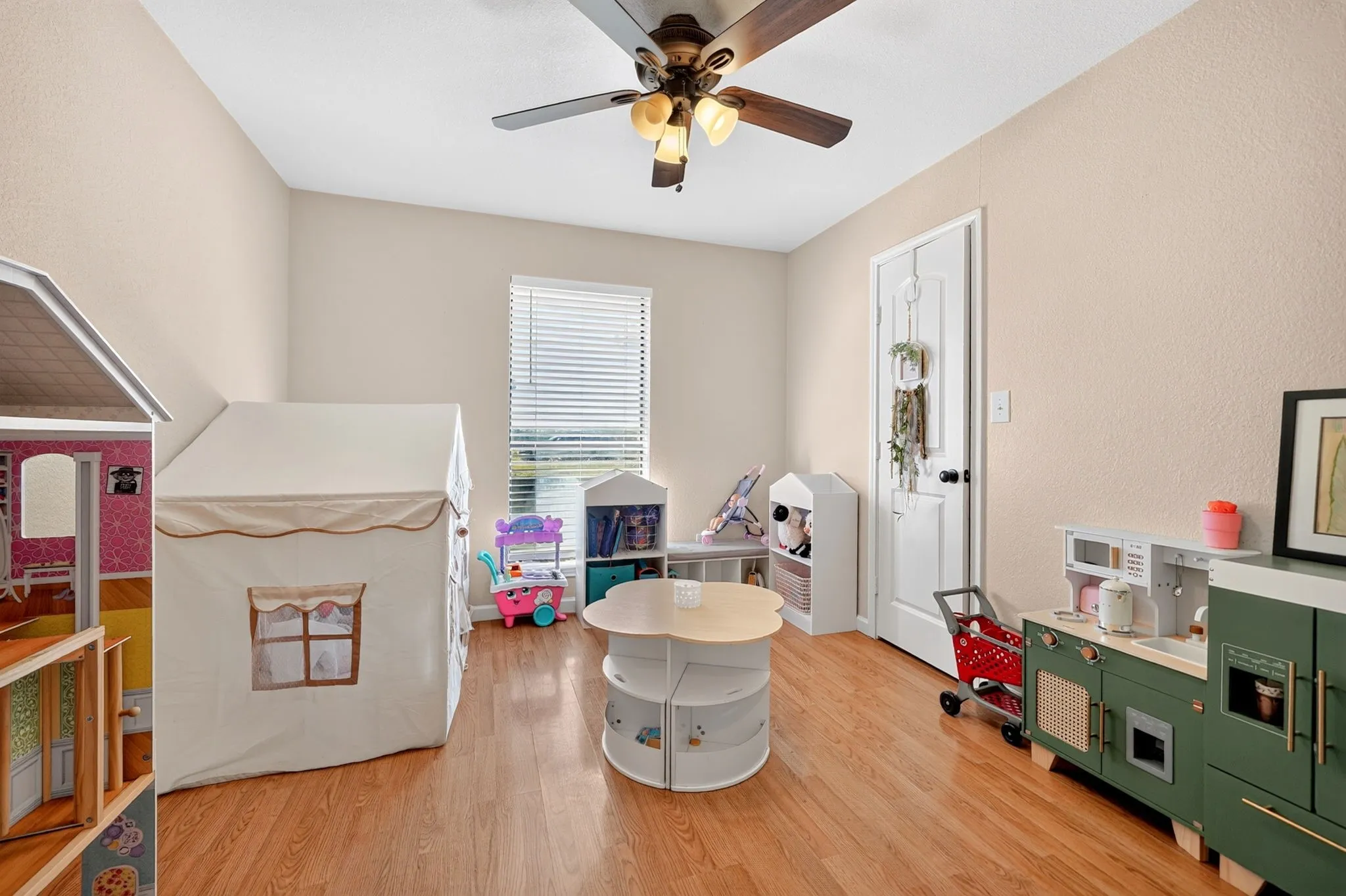 Single Family Residence For Sale in Hunt County , 5274 Private Road 1170, Farmersville, Texas 75442, 3 Bedroom, 2 Bathroom, Garage spaces, 1,685 Sqft, built in 1982, mls#21405037, Real Estate Agent in Farmersville, Homes For Sale in Hunt county, Homes For Sale in Farmersville, Realtor in Farmersville Texas, Real Estate Brokerage Independent Realty Texas, Luminita Cordes Realtor