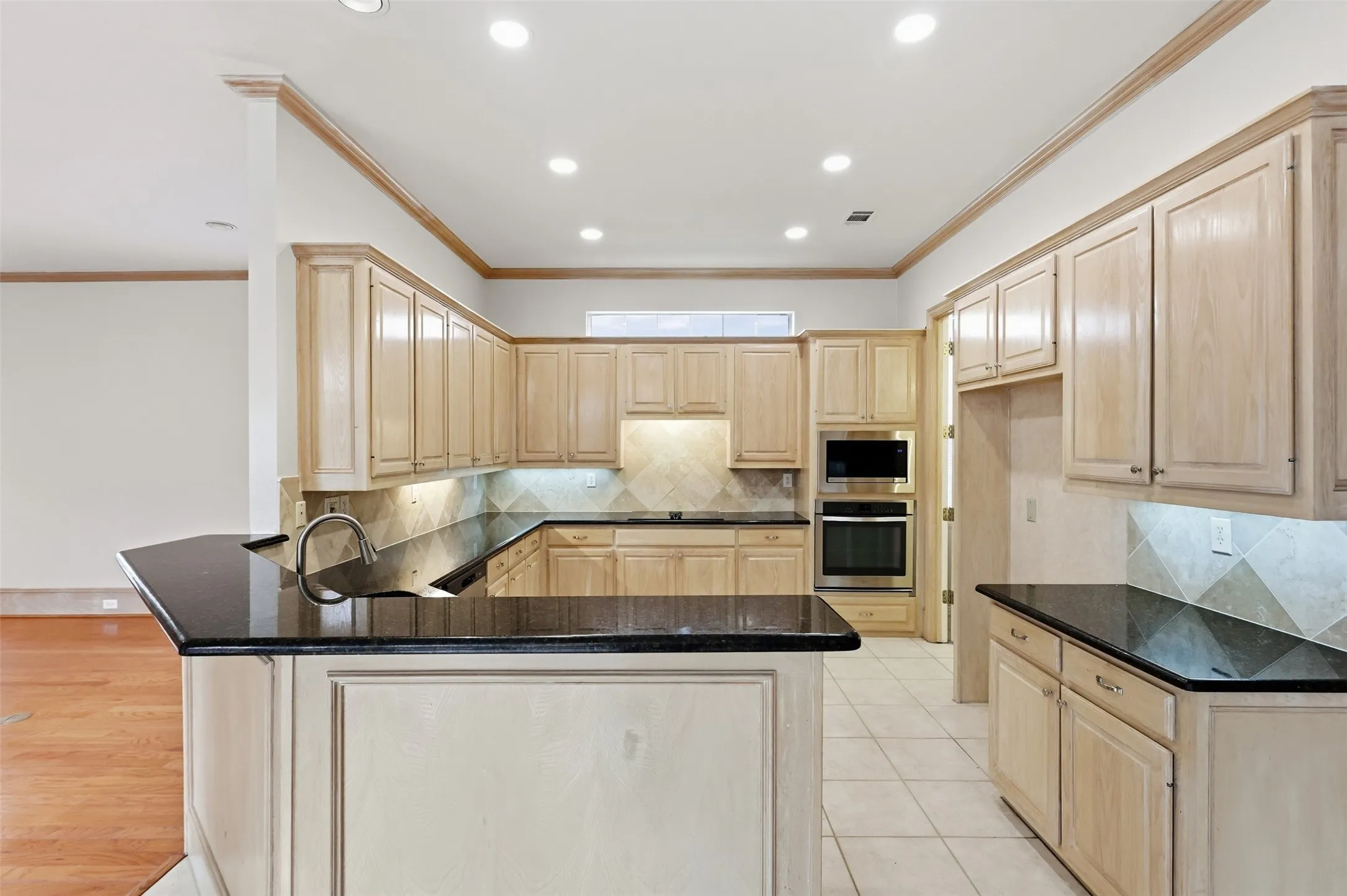 Single Family Residence For Rent in Collin County , 2313 Marblewood Drive, Plano, Texas 75093, 4 Bedroom, 4 Bathroom, 3 Garage spaces, 3,803 Sqft, built in 1993, mls#21398267, Real Estate Agent in Plano, Homes For Rent in Collin county, Homes For Rent in Plano, Realtor in Plano Texas, Real Estate Brokerage Independent Realty Texas, Luminita Cordes Realtor