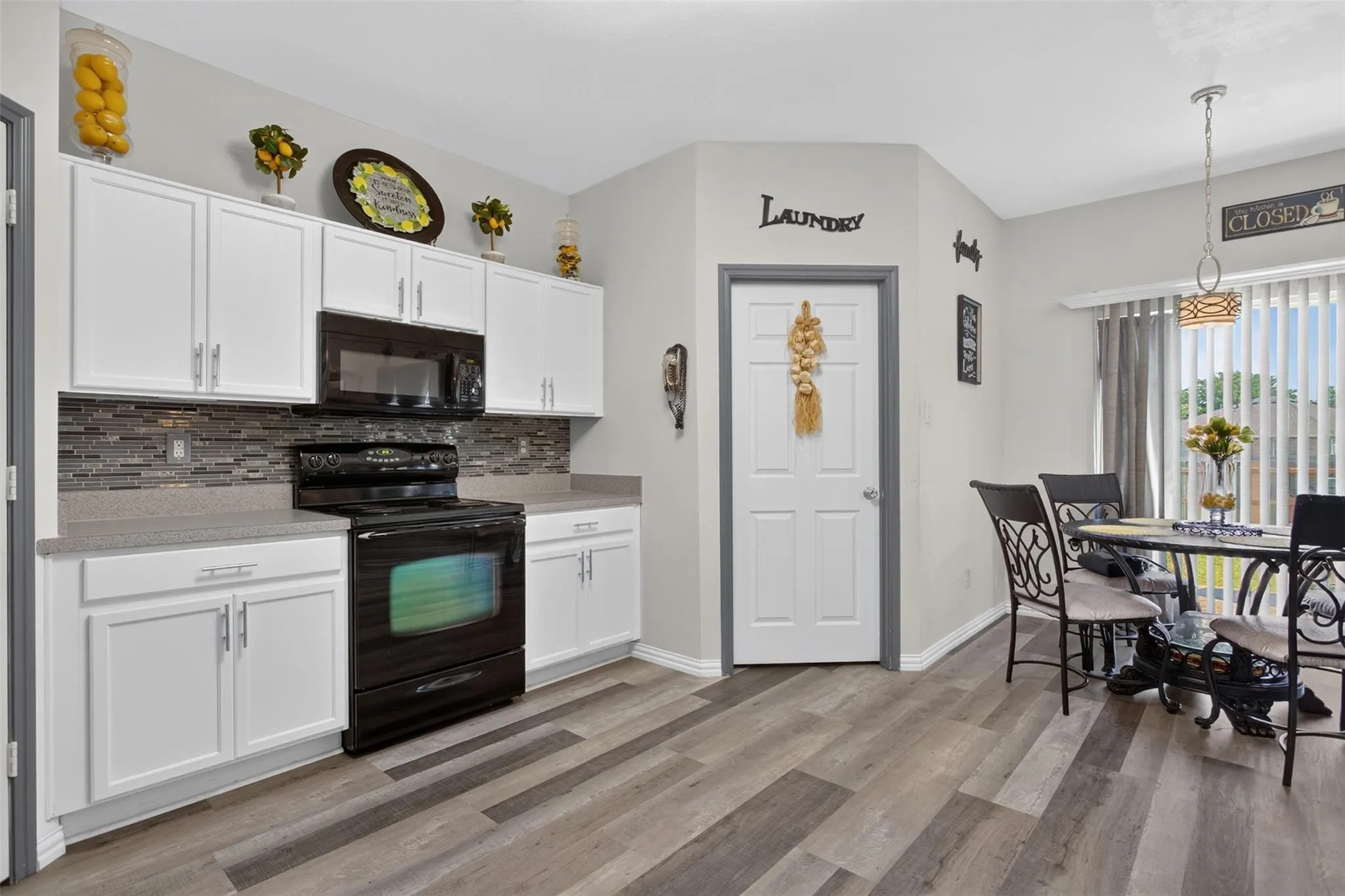Single Family Residence For Sale in Kaufman County , 200 Independence Trail, Forney, Texas 75126, 3 Bedroom, 2 Bathroom, 4 Garage spaces, 1,970 Sqft, built in 2006, mls#21407658, Real Estate Agent in Forney, Homes For Sale in Kaufman county, Homes For Sale in Forney, Realtor in Forney Texas, Real Estate Brokerage Independent Realty Texas, Luminita Cordes Realtor