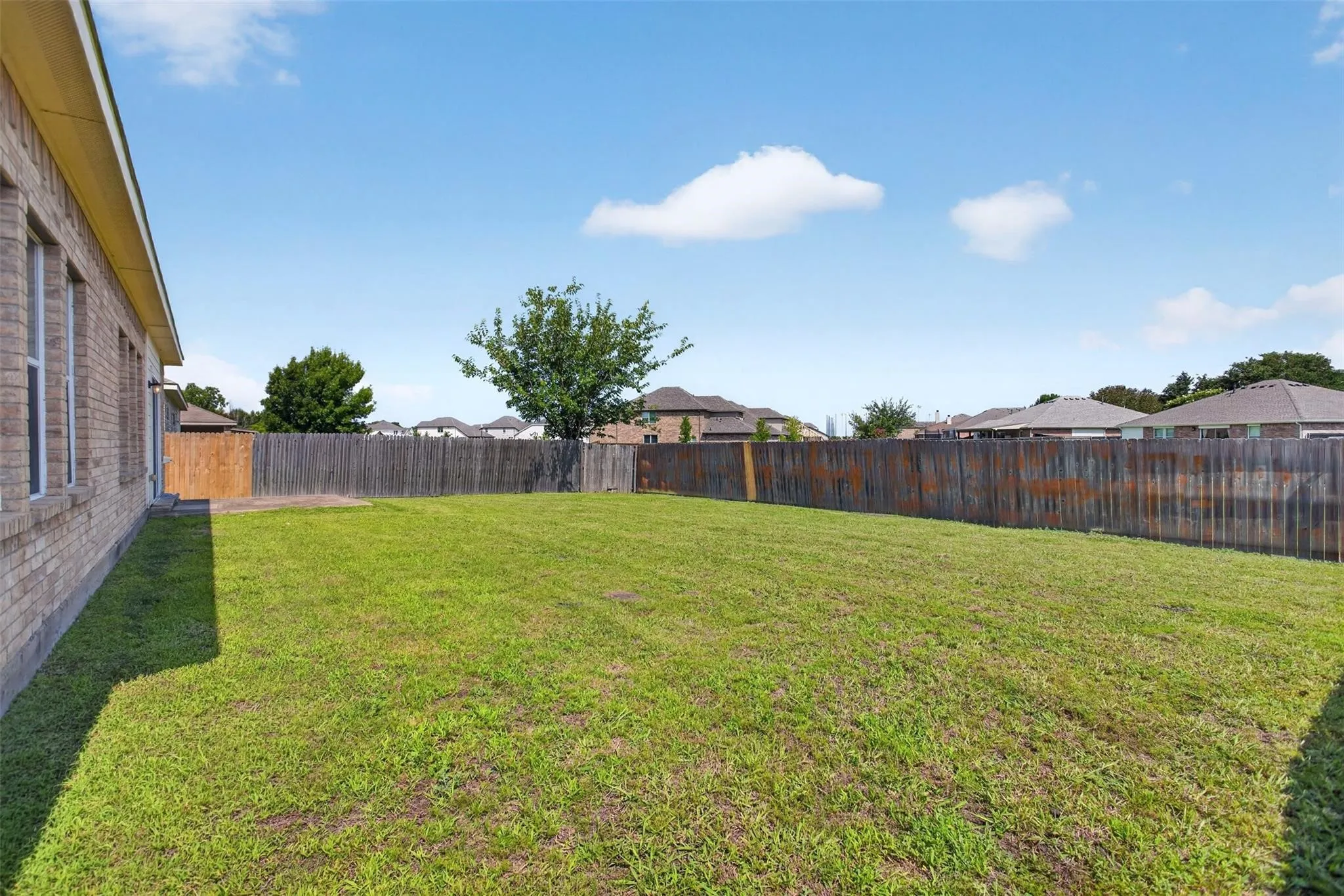 Single Family Residence For Sale in Kaufman County , 200 Independence Trail, Forney, Texas 75126, 3 Bedroom, 2 Bathroom, 4 Garage spaces, 1,970 Sqft, built in 2006, mls#21407658, Real Estate Agent in Forney, Homes For Sale in Kaufman county, Homes For Sale in Forney, Realtor in Forney Texas, Real Estate Brokerage Independent Realty Texas, Luminita Cordes Realtor