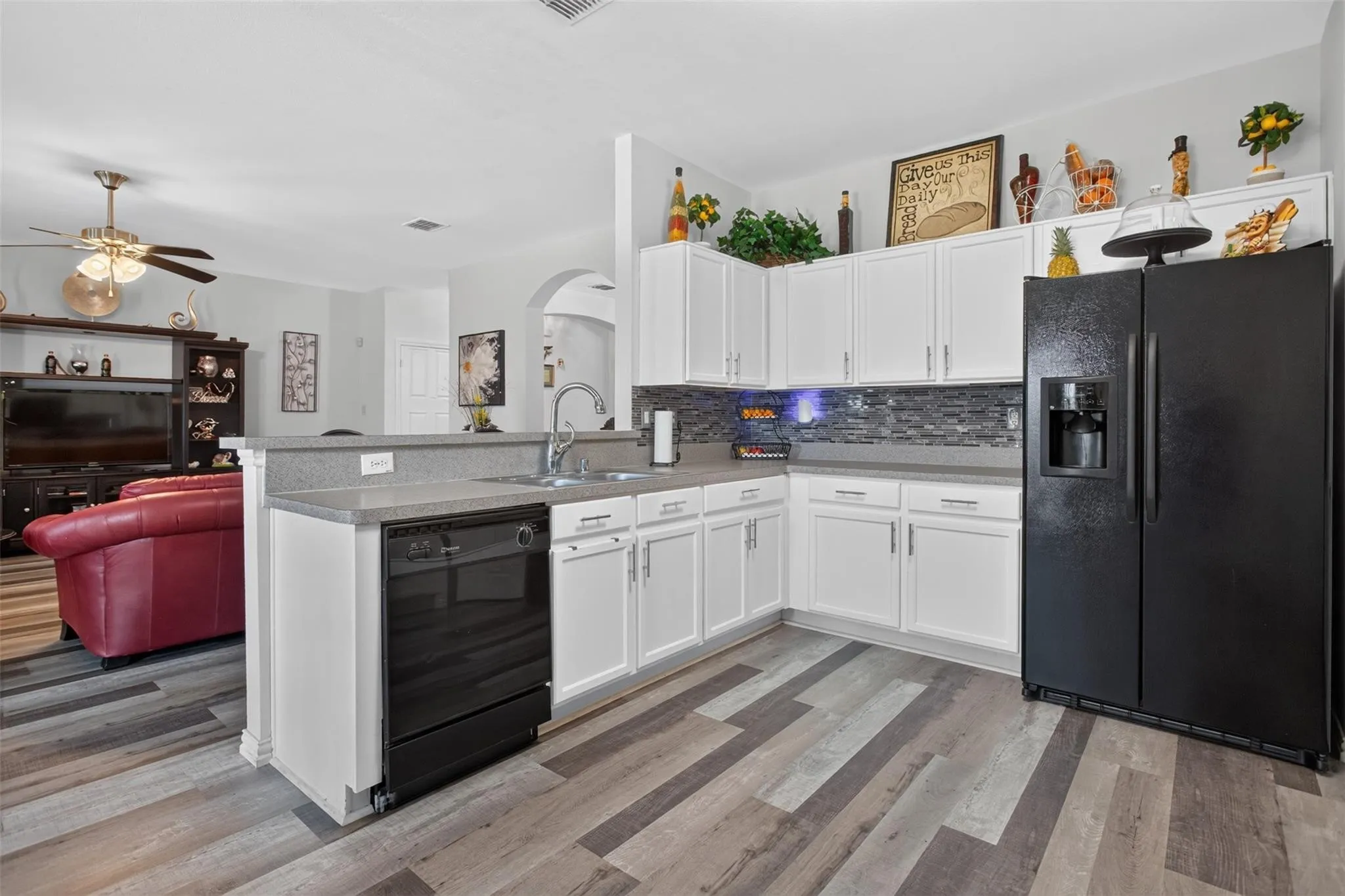 Single Family Residence For Sale in Kaufman County , 200 Independence Trail, Forney, Texas 75126, 3 Bedroom, 2 Bathroom, 4 Garage spaces, 1,970 Sqft, built in 2006, mls#21407658, Real Estate Agent in Forney, Homes For Sale in Kaufman county, Homes For Sale in Forney, Realtor in Forney Texas, Real Estate Brokerage Independent Realty Texas, Luminita Cordes Realtor