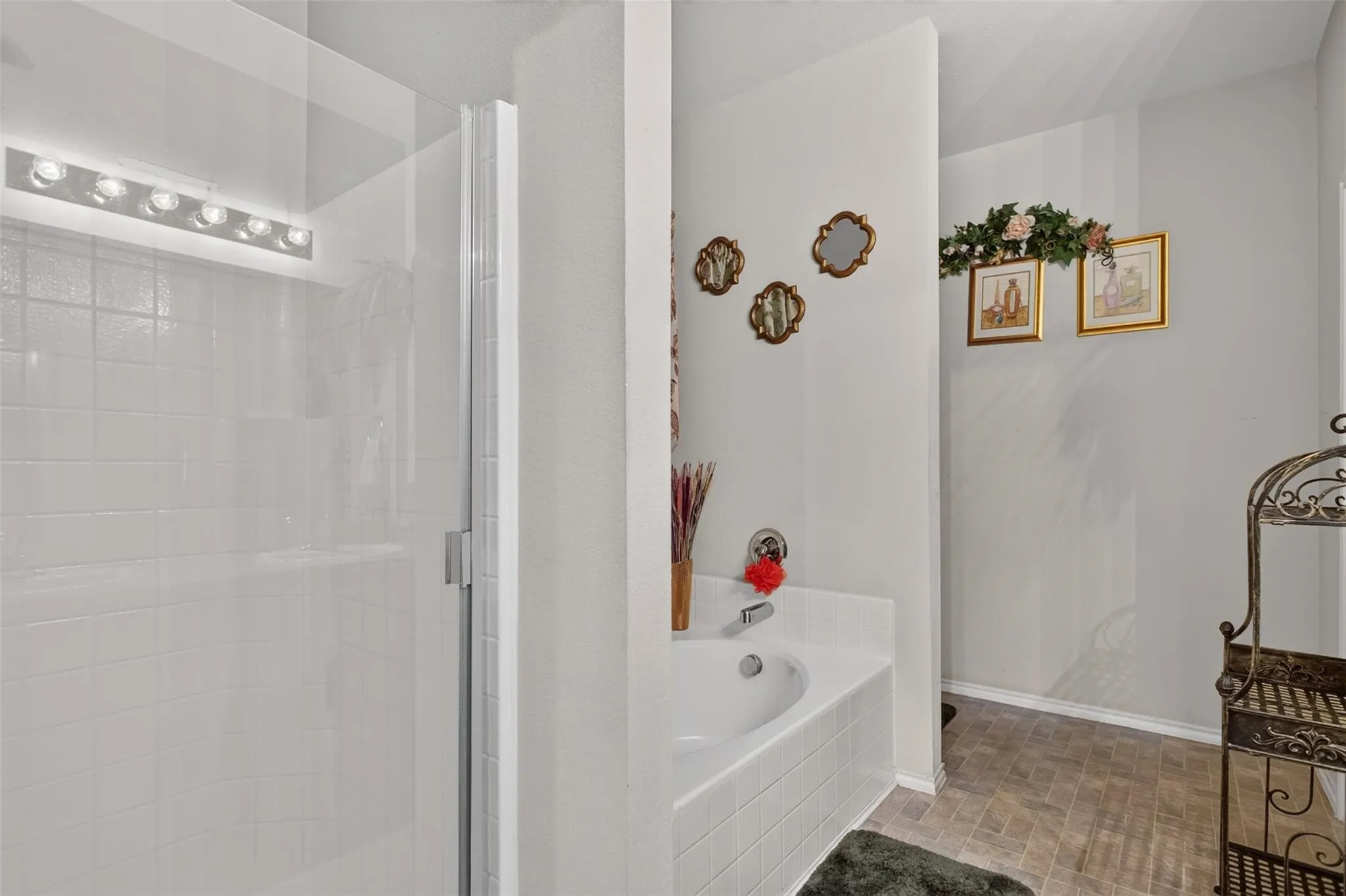 Single Family Residence For Sale in Kaufman County , 200 Independence Trail, Forney, Texas 75126, 3 Bedroom, 2 Bathroom, 4 Garage spaces, 1,970 Sqft, built in 2006, mls#21407658, Real Estate Agent in Forney, Homes For Sale in Kaufman county, Homes For Sale in Forney, Realtor in Forney Texas, Real Estate Brokerage Independent Realty Texas, Luminita Cordes Realtor