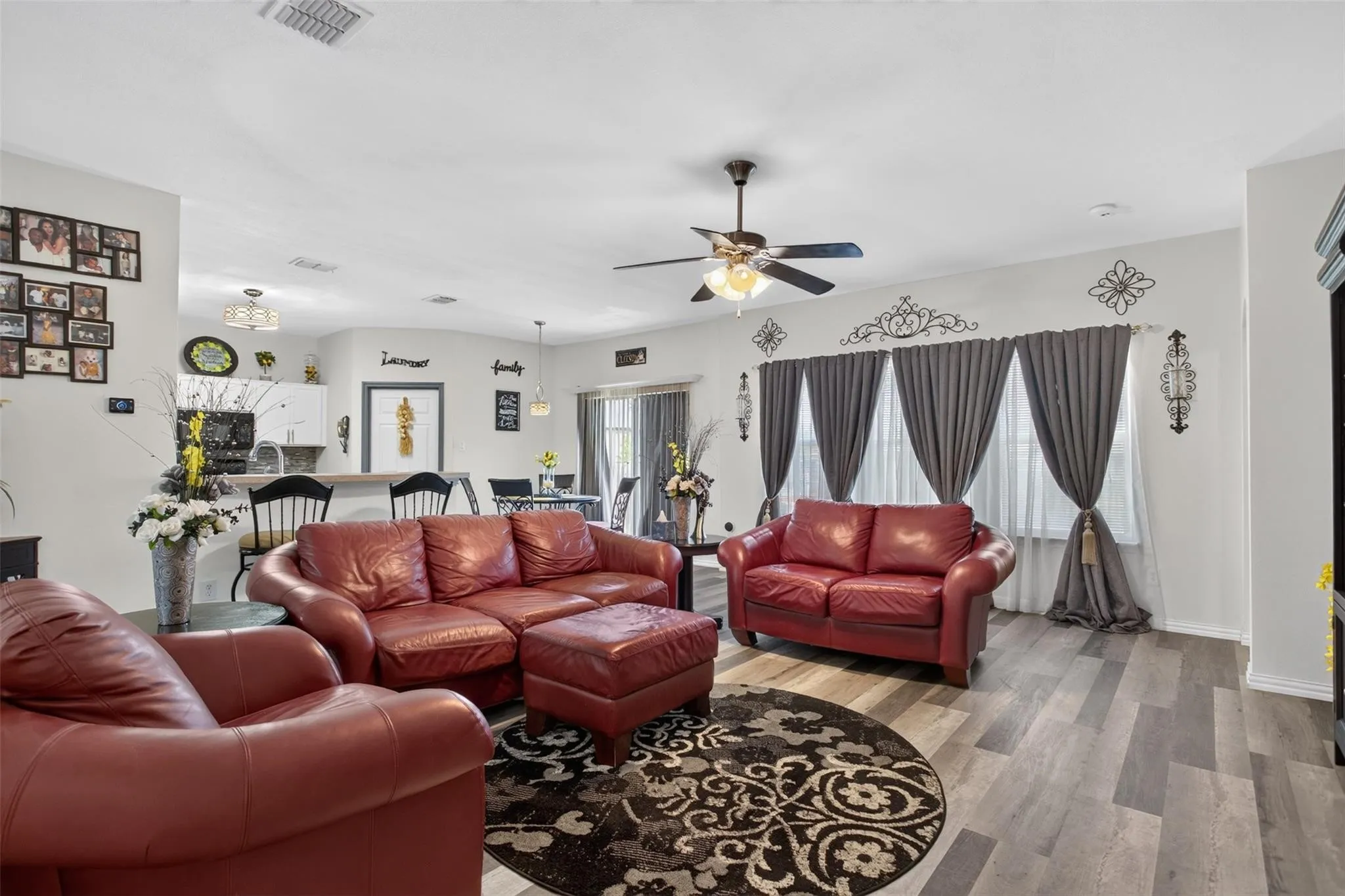 Single Family Residence For Sale in Kaufman County , 200 Independence Trail, Forney, Texas 75126, 3 Bedroom, 2 Bathroom, 4 Garage spaces, 1,970 Sqft, built in 2006, mls#21407658, Real Estate Agent in Forney, Homes For Sale in Kaufman county, Homes For Sale in Forney, Realtor in Forney Texas, Real Estate Brokerage Independent Realty Texas, Luminita Cordes Realtor
