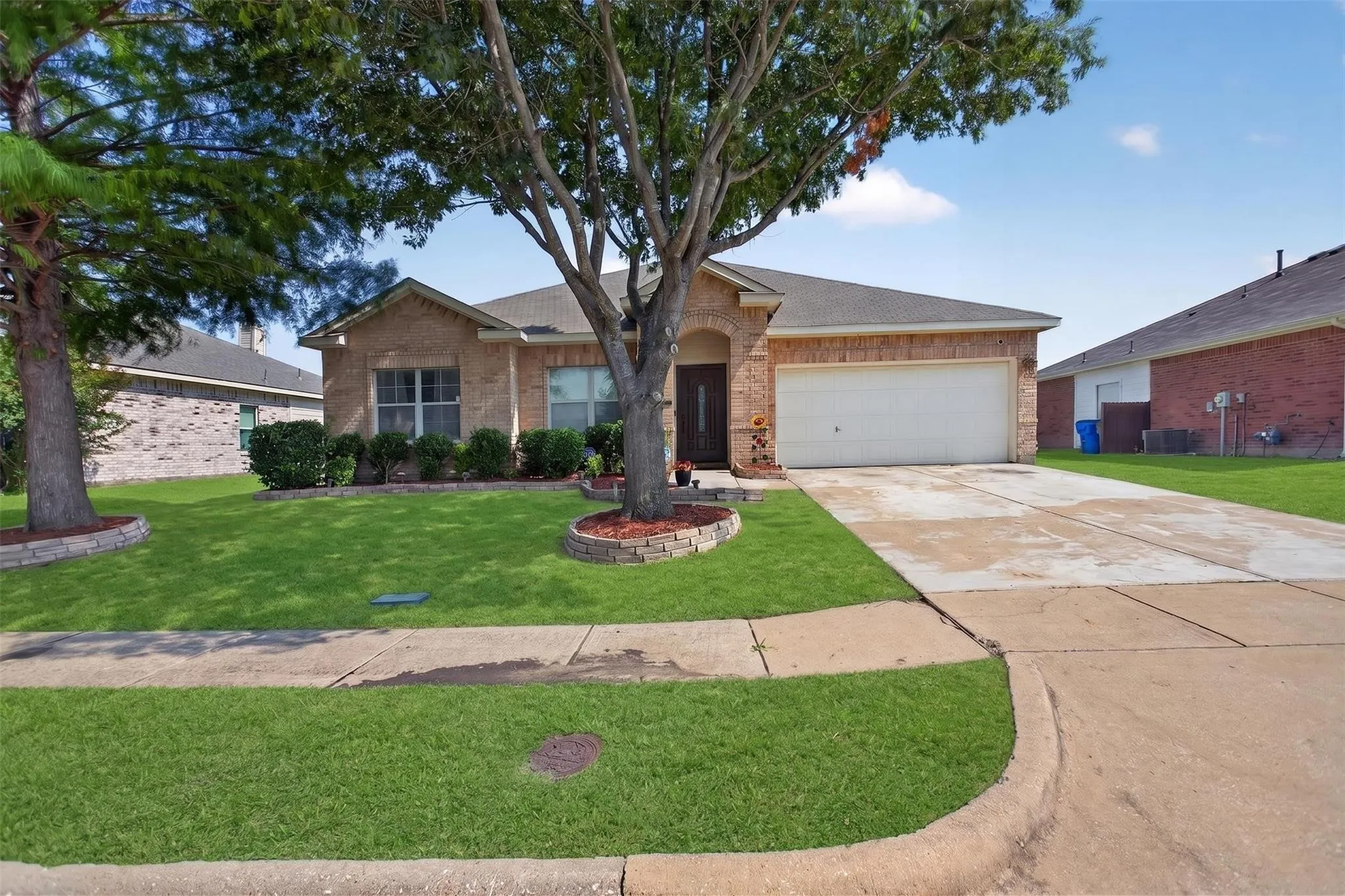 Single Family Residence For Sale in Kaufman County , 200 Independence Trail, Forney, Texas 75126, 3 Bedroom, 2 Bathroom, 4 Garage spaces, 1,970 Sqft, built in 2006, mls#21407658, Real Estate Agent in Forney, Homes For Sale in Kaufman county, Homes For Sale in Forney, Realtor in Forney Texas, Real Estate Brokerage Independent Realty Texas, Luminita Cordes Realtor