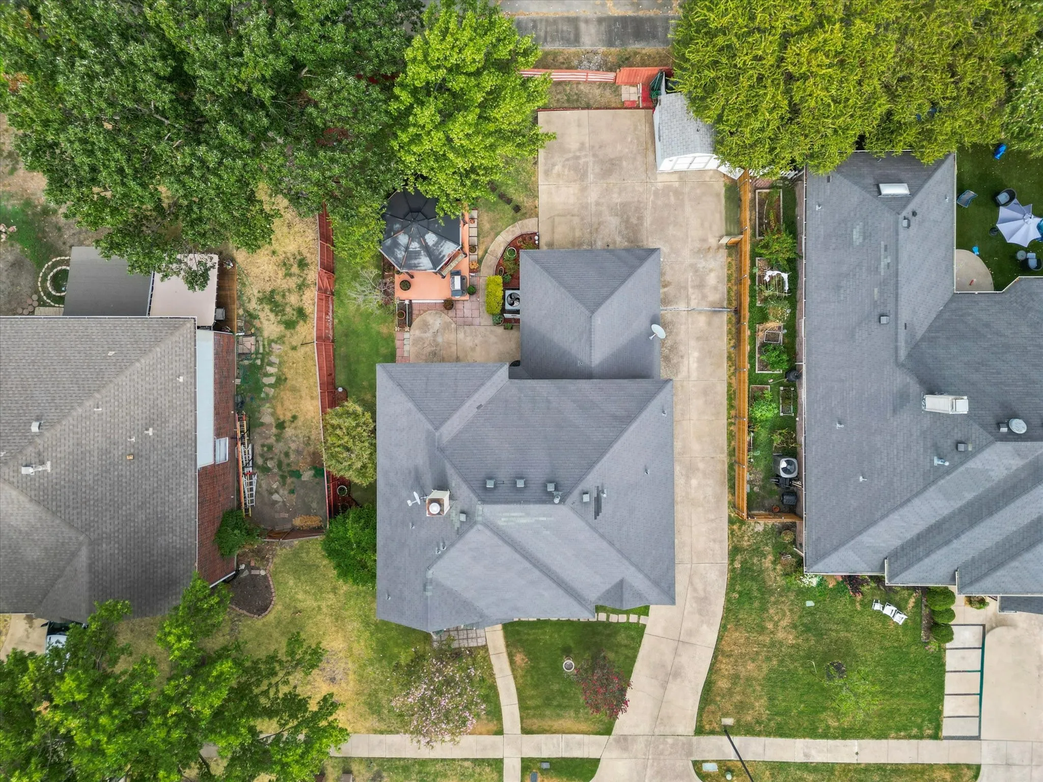 Single Family Residence For Sale in Dallas County , 7501 Gillon Drive, Rowlett, Texas 75089, 4 Bedroom, 3 Bathroom, Garage spaces, 2,481 Sqft, built in 1993, mls#21397894, Real Estate Agent in Rowlett, Homes For Sale in Dallas county, Homes For Sale in Rowlett, Realtor in Rowlett Texas, Real Estate Brokerage Independent Realty Texas, Luminita Cordes Realtor
