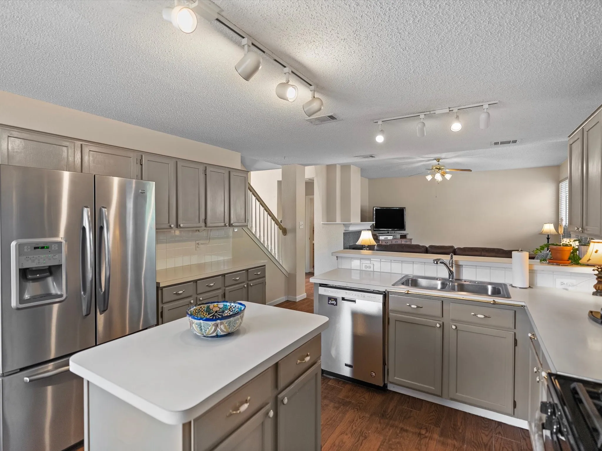 Single Family Residence For Sale in Dallas County , 7501 Gillon Drive, Rowlett, Texas 75089, 4 Bedroom, 3 Bathroom, Garage spaces, 2,481 Sqft, built in 1993, mls#21397894, Real Estate Agent in Rowlett, Homes For Sale in Dallas county, Homes For Sale in Rowlett, Realtor in Rowlett Texas, Real Estate Brokerage Independent Realty Texas, Luminita Cordes Realtor