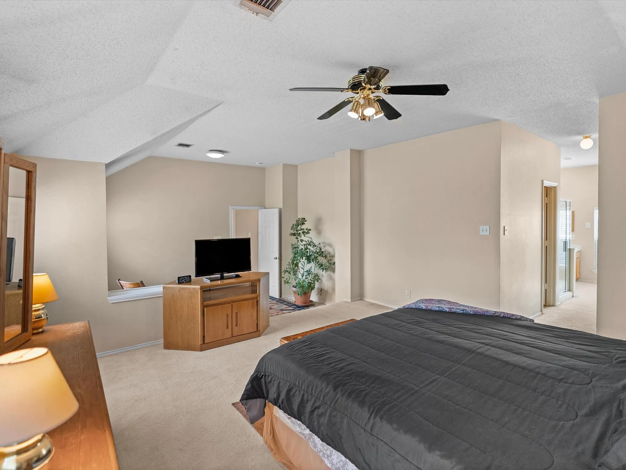 Single Family Residence For Sale in Dallas County , 7501 Gillon Drive, Rowlett, Texas 75089, 4 Bedroom, 3 Bathroom, Garage spaces, 2,481 Sqft, built in 1993, mls#21397894, Real Estate Agent in Rowlett, Homes For Sale in Dallas county, Homes For Sale in Rowlett, Realtor in Rowlett Texas, Real Estate Brokerage Independent Realty Texas, Luminita Cordes Realtor