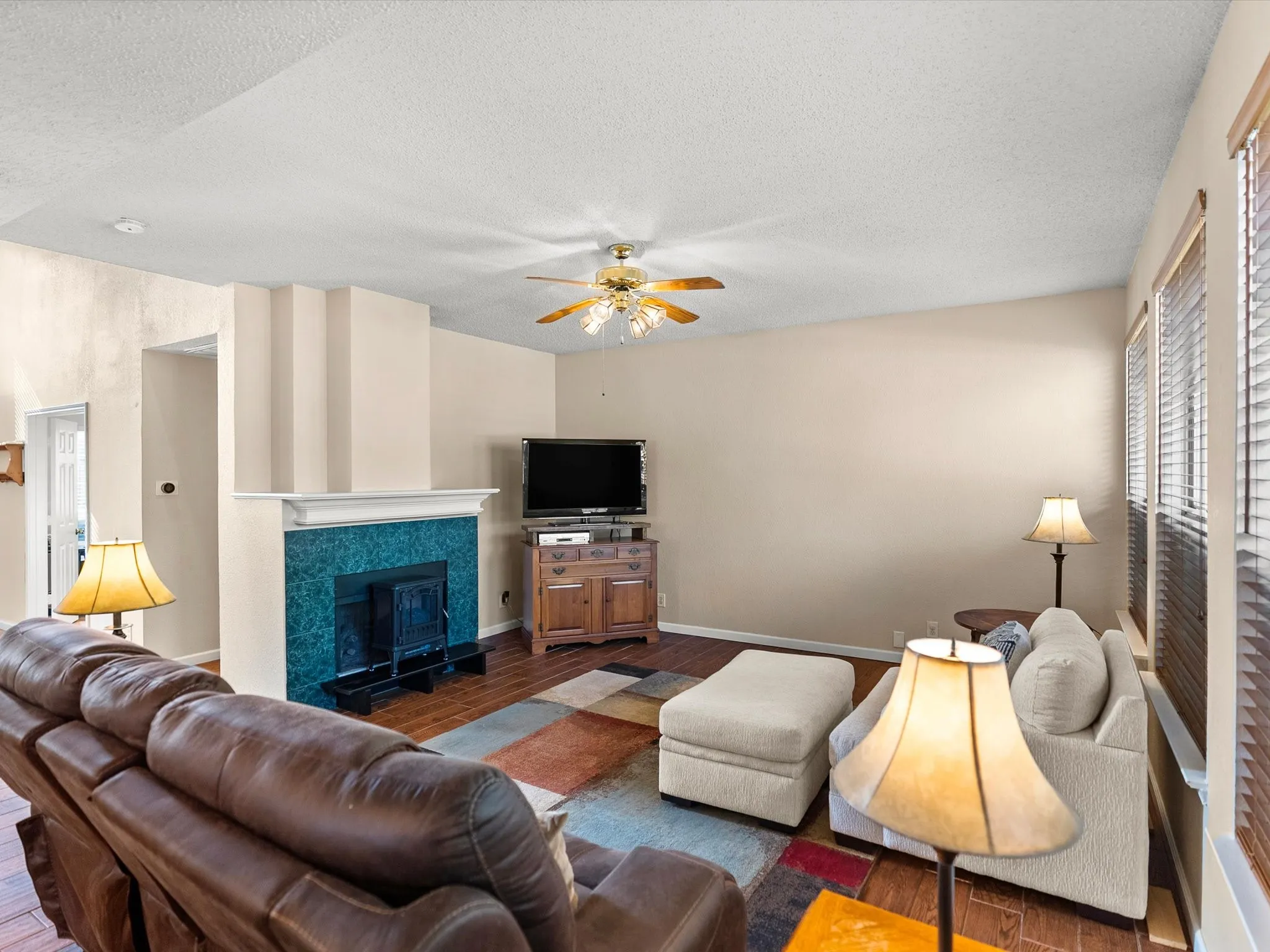 Single Family Residence For Sale in Dallas County , 7501 Gillon Drive, Rowlett, Texas 75089, 4 Bedroom, 3 Bathroom, Garage spaces, 2,481 Sqft, built in 1993, mls#21397894, Real Estate Agent in Rowlett, Homes For Sale in Dallas county, Homes For Sale in Rowlett, Realtor in Rowlett Texas, Real Estate Brokerage Independent Realty Texas, Luminita Cordes Realtor