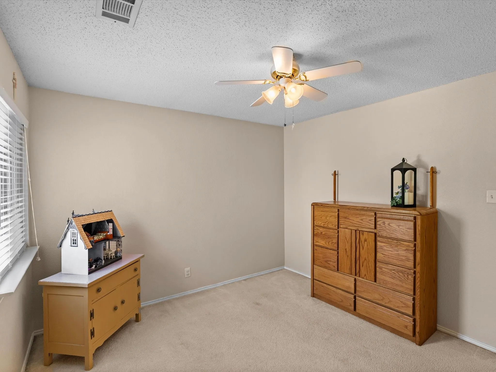 Single Family Residence For Sale in Dallas County , 7501 Gillon Drive, Rowlett, Texas 75089, 4 Bedroom, 3 Bathroom, Garage spaces, 2,481 Sqft, built in 1993, mls#21397894, Real Estate Agent in Rowlett, Homes For Sale in Dallas county, Homes For Sale in Rowlett, Realtor in Rowlett Texas, Real Estate Brokerage Independent Realty Texas, Luminita Cordes Realtor