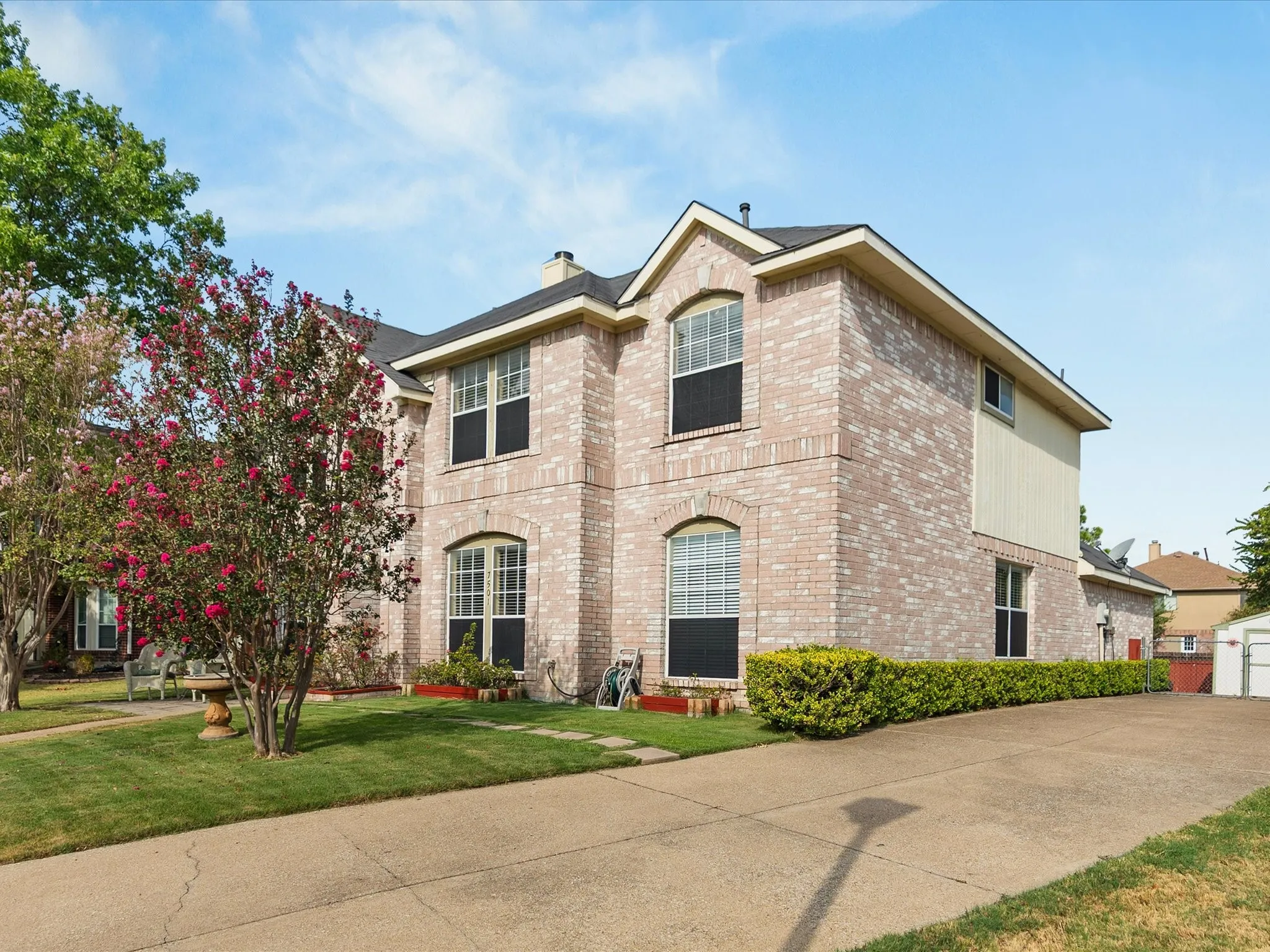 Single Family Residence For Sale in Dallas County , 7501 Gillon Drive, Rowlett, Texas 75089, 4 Bedroom, 3 Bathroom, Garage spaces, 2,481 Sqft, built in 1993, mls#21397894, Real Estate Agent in Rowlett, Homes For Sale in Dallas county, Homes For Sale in Rowlett, Realtor in Rowlett Texas, Real Estate Brokerage Independent Realty Texas, Luminita Cordes Realtor