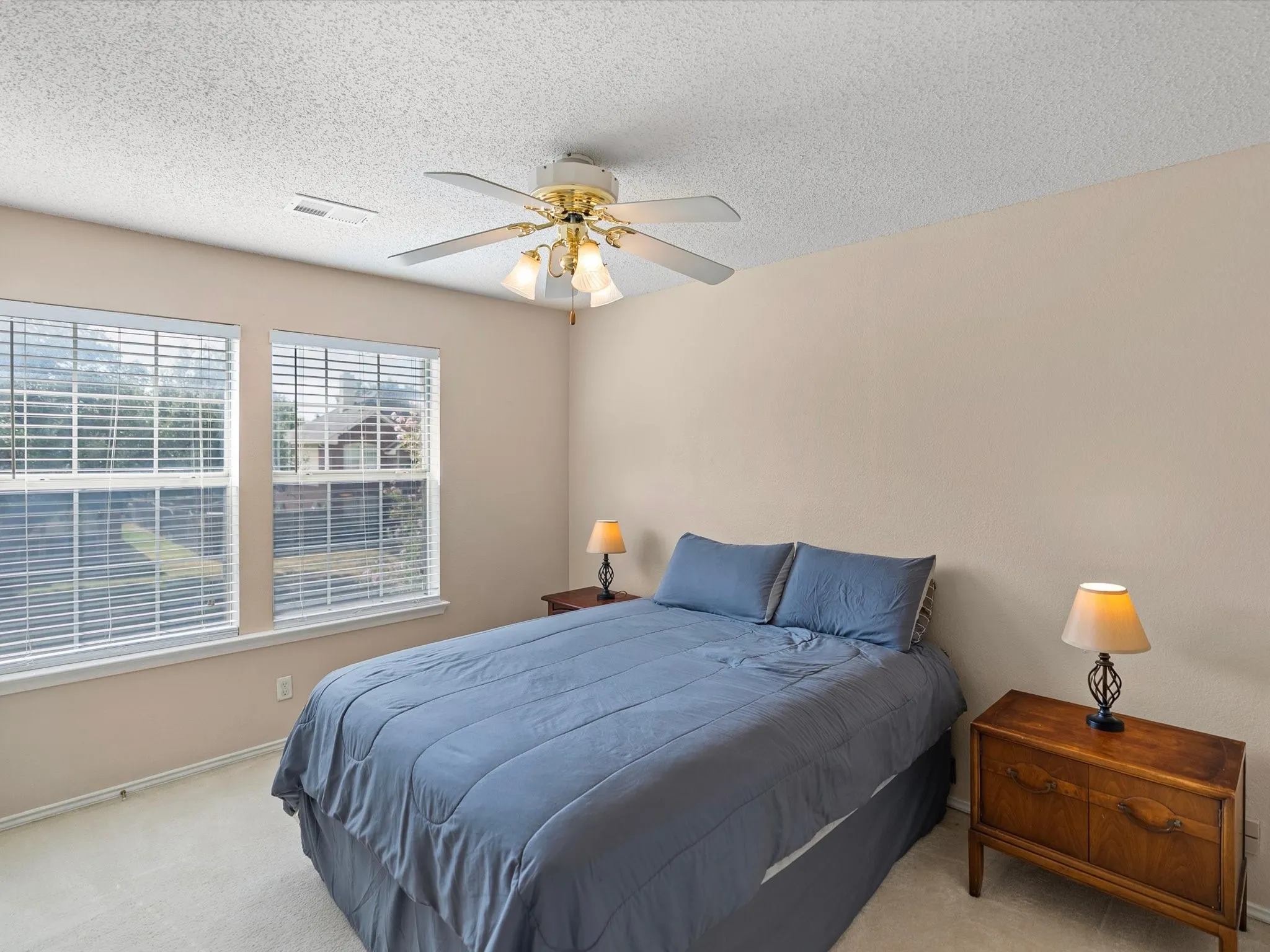 Single Family Residence For Sale in Dallas County , 7501 Gillon Drive, Rowlett, Texas 75089, 4 Bedroom, 3 Bathroom, Garage spaces, 2,481 Sqft, built in 1993, mls#21397894, Real Estate Agent in Rowlett, Homes For Sale in Dallas county, Homes For Sale in Rowlett, Realtor in Rowlett Texas, Real Estate Brokerage Independent Realty Texas, Luminita Cordes Realtor