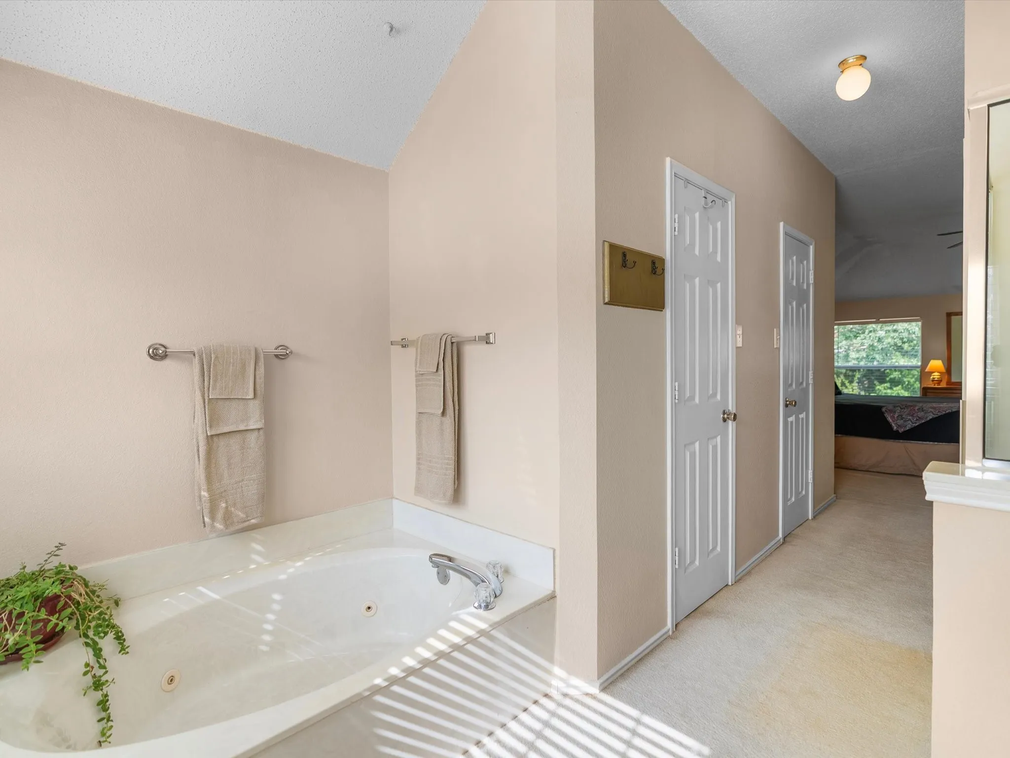 Single Family Residence For Sale in Dallas County , 7501 Gillon Drive, Rowlett, Texas 75089, 4 Bedroom, 3 Bathroom, Garage spaces, 2,481 Sqft, built in 1993, mls#21397894, Real Estate Agent in Rowlett, Homes For Sale in Dallas county, Homes For Sale in Rowlett, Realtor in Rowlett Texas, Real Estate Brokerage Independent Realty Texas, Luminita Cordes Realtor