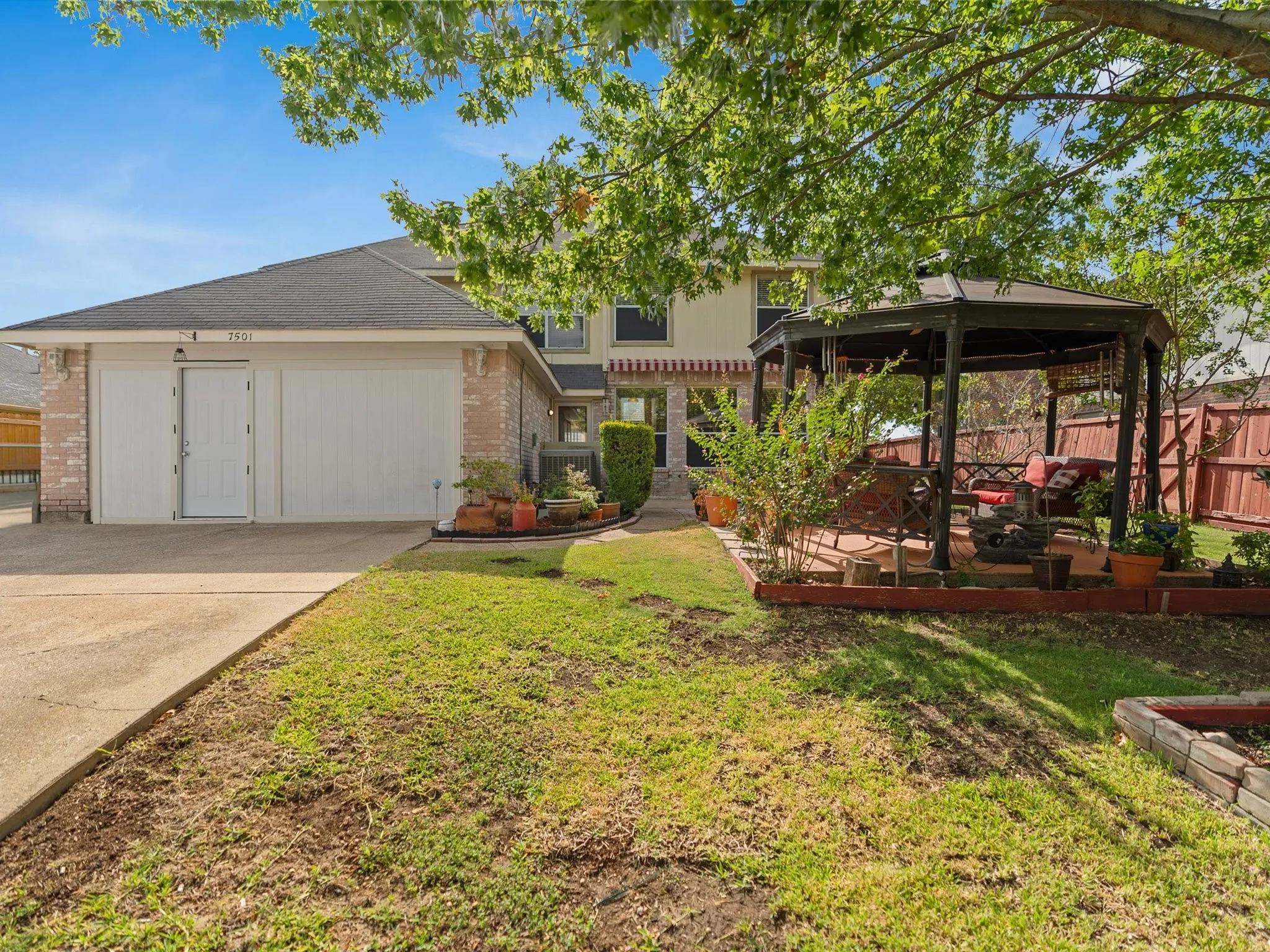 Single Family Residence For Sale in Dallas County , 7501 Gillon Drive, Rowlett, Texas 75089, 4 Bedroom, 3 Bathroom, Garage spaces, 2,481 Sqft, built in 1993, mls#21397894, Real Estate Agent in Rowlett, Homes For Sale in Dallas county, Homes For Sale in Rowlett, Realtor in Rowlett Texas, Real Estate Brokerage Independent Realty Texas, Luminita Cordes Realtor