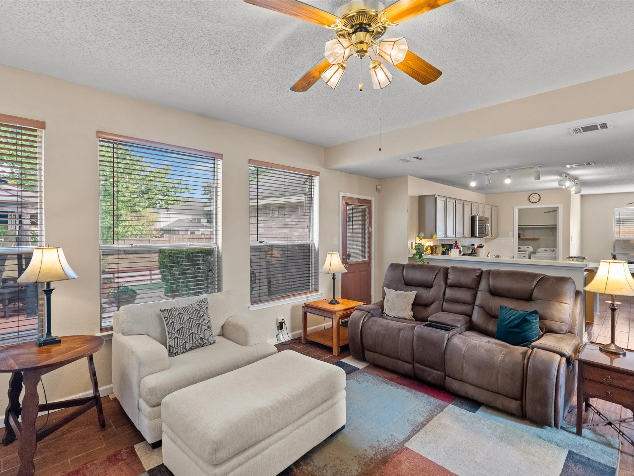 Single Family Residence For Sale in Dallas County , 7501 Gillon Drive, Rowlett, Texas 75089, 4 Bedroom, 3 Bathroom, Garage spaces, 2,481 Sqft, built in 1993, mls#21397894, Real Estate Agent in Rowlett, Homes For Sale in Dallas county, Homes For Sale in Rowlett, Realtor in Rowlett Texas, Real Estate Brokerage Independent Realty Texas, Luminita Cordes Realtor