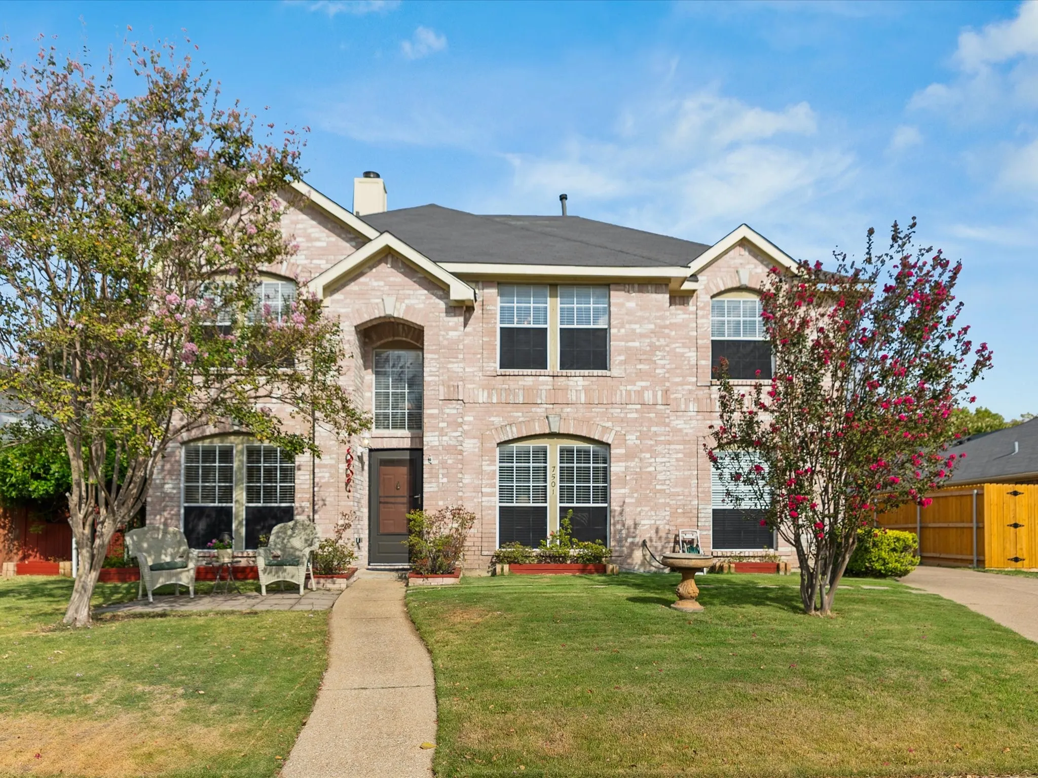 Single Family Residence For Sale in Dallas County , 7501 Gillon Drive, Rowlett, Texas 75089, 4 Bedroom, 3 Bathroom, Garage spaces, 2,481 Sqft, built in 1993, mls#21397894, Real Estate Agent in Rowlett, Homes For Sale in Dallas county, Homes For Sale in Rowlett, Realtor in Rowlett Texas, Real Estate Brokerage Independent Realty Texas, Luminita Cordes Realtor