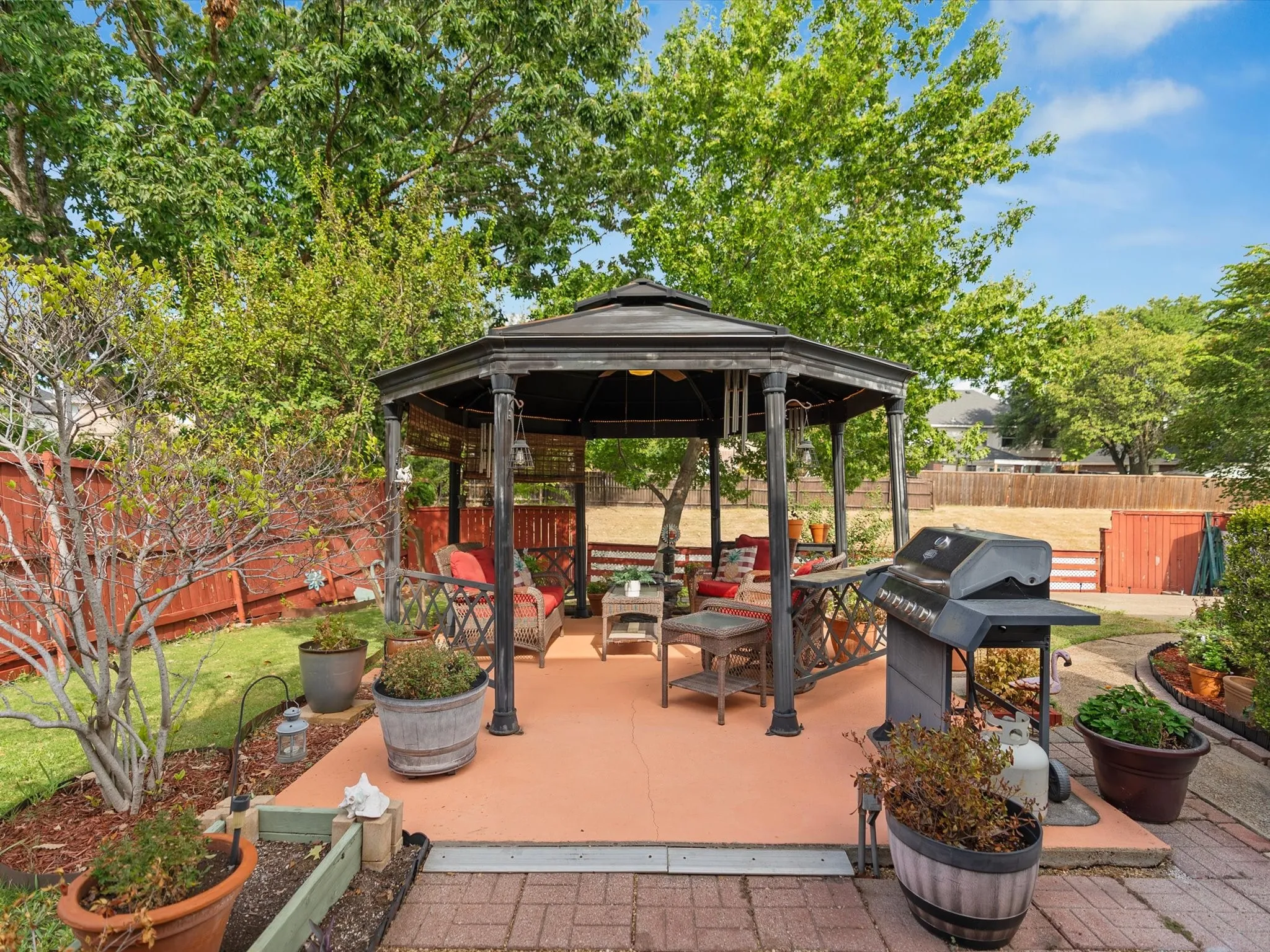 Single Family Residence For Sale in Dallas County , 7501 Gillon Drive, Rowlett, Texas 75089, 4 Bedroom, 3 Bathroom, Garage spaces, 2,481 Sqft, built in 1993, mls#21397894, Real Estate Agent in Rowlett, Homes For Sale in Dallas county, Homes For Sale in Rowlett, Realtor in Rowlett Texas, Real Estate Brokerage Independent Realty Texas, Luminita Cordes Realtor