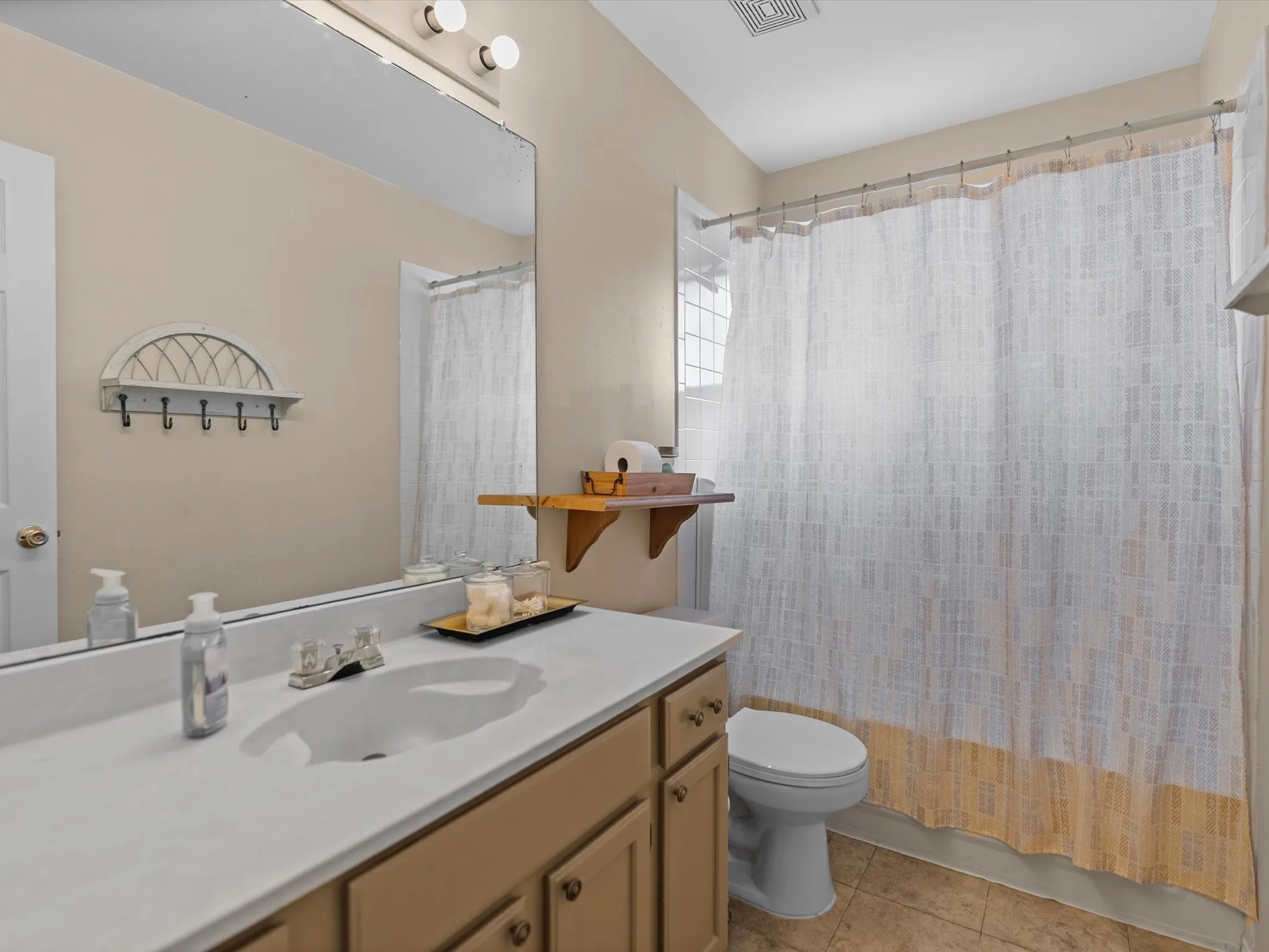 Single Family Residence For Sale in Dallas County , 7501 Gillon Drive, Rowlett, Texas 75089, 4 Bedroom, 3 Bathroom, Garage spaces, 2,481 Sqft, built in 1993, mls#21397894, Real Estate Agent in Rowlett, Homes For Sale in Dallas county, Homes For Sale in Rowlett, Realtor in Rowlett Texas, Real Estate Brokerage Independent Realty Texas, Luminita Cordes Realtor