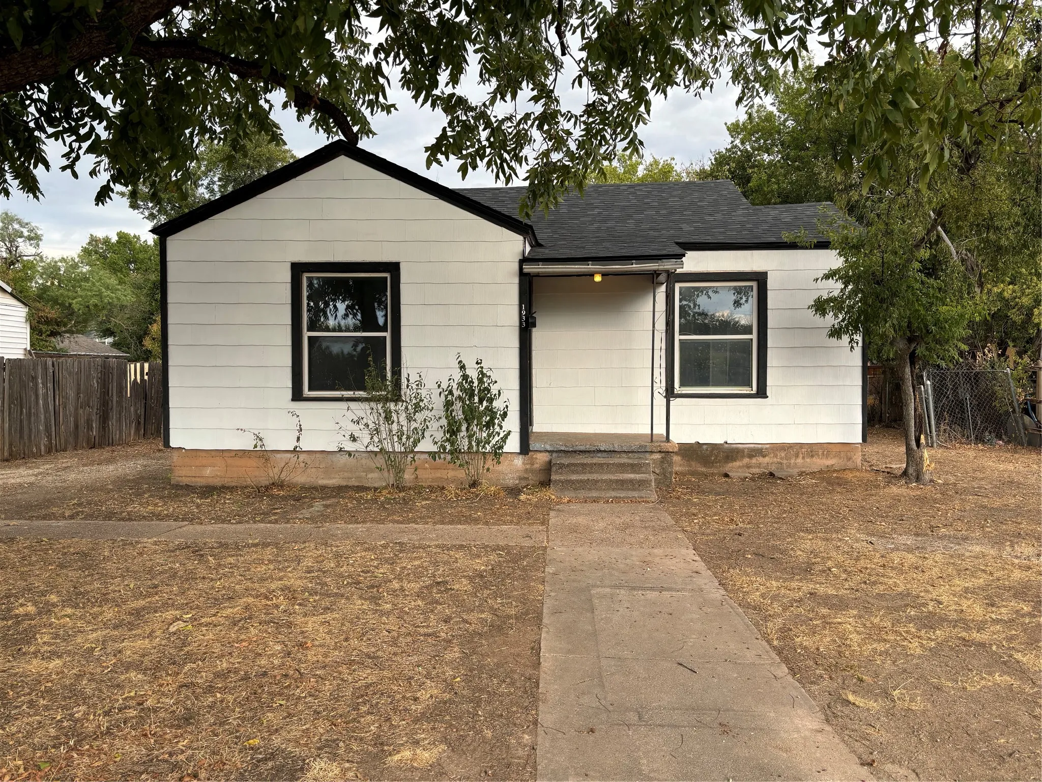 Single Family Residence For Sale in Taylor County , 1933 Butternut Street, Abilene, Texas 79602, 3 Bedroom, 2 Bathroom, 1 Garage spaces, 1,100 Sqft, built in 1955, mls#21407661, Real Estate Agent in Abilene, Homes For Sale in Taylor county, Homes For Sale in Abilene, Realtor in Abilene Texas, Real Estate Brokerage Independent Realty Texas, Luminita Cordes Realtor