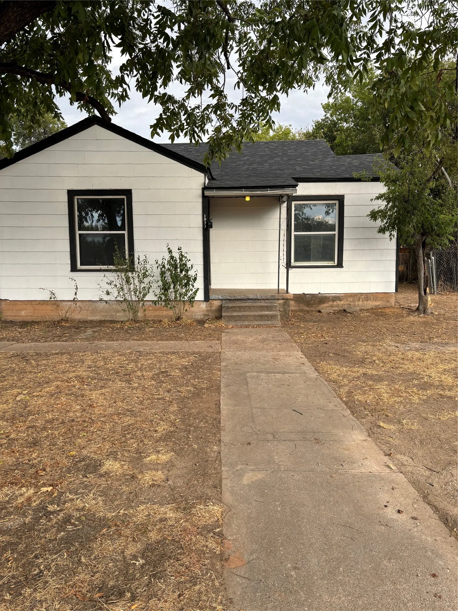 Single Family Residence For Sale in Taylor County , 1933 Butternut Street, Abilene, Texas 79602, 3 Bedroom, 2 Bathroom, 1 Garage spaces, 1,100 Sqft, built in 1955, mls#21407661, Real Estate Agent in Abilene, Homes For Sale in Taylor county, Homes For Sale in Abilene, Realtor in Abilene Texas, Real Estate Brokerage Independent Realty Texas, Luminita Cordes Realtor