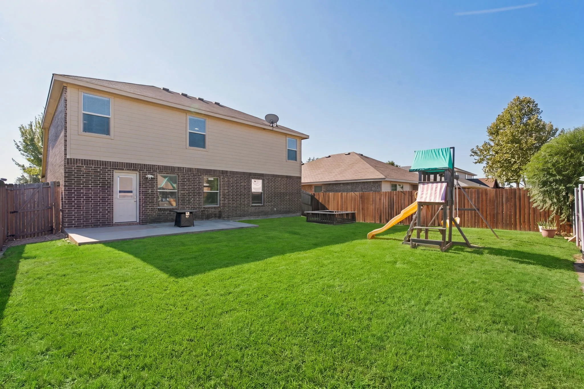 Single Family Residence For Sale in Kaufman County , 2015 Crosby Drive, Forney, Texas 75126, 4 Bedroom, 3 Bathroom, 2 Garage spaces, 2,520 Sqft, built in 2015, mls#21405965, Real Estate Agent in Forney, Homes For Sale in Kaufman county, Homes For Sale in Forney, Realtor in Forney Texas, Real Estate Brokerage Independent Realty Texas, Luminita Cordes Realtor